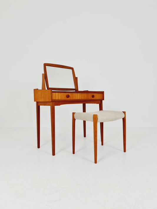 Mid Century Modern Danish Teak vanity table make up table by Fröseke for AB nybrofabriken, 1960s