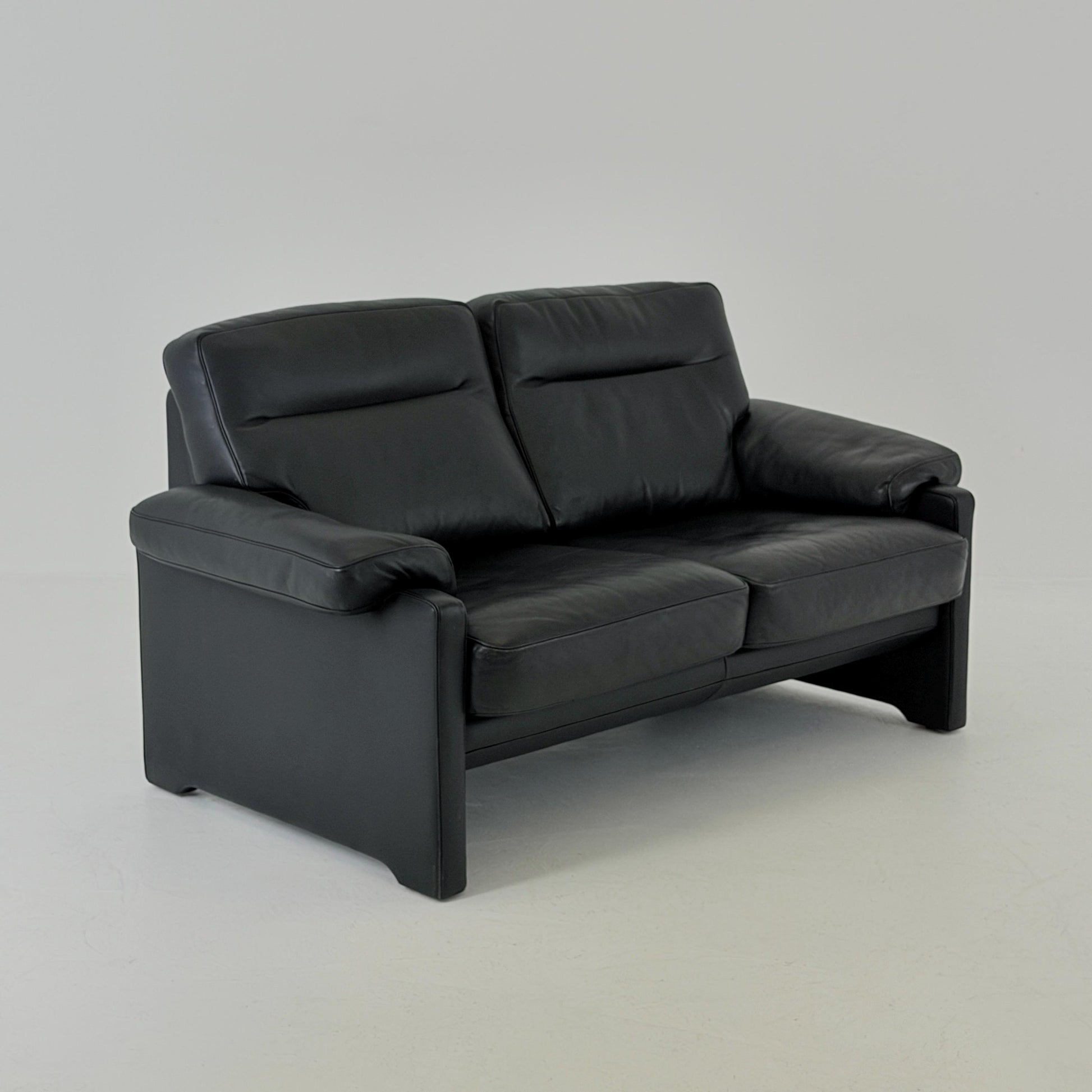 Mid century De Sede DS-70 Black Leather Two-Seater Sofa – Switzerlan 1990s
