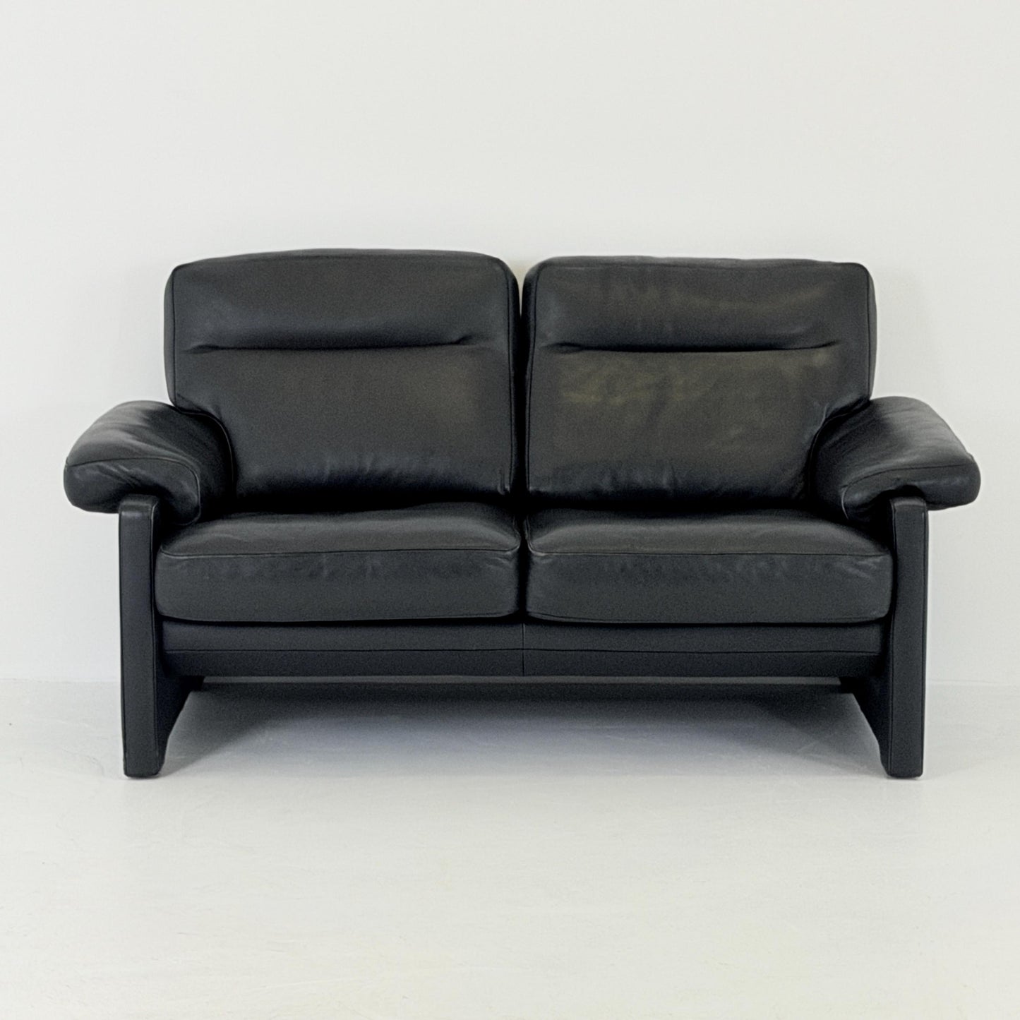 Mid century De Sede DS-70 Black Leather Two-Seater Sofa – Switzerlan 1990s