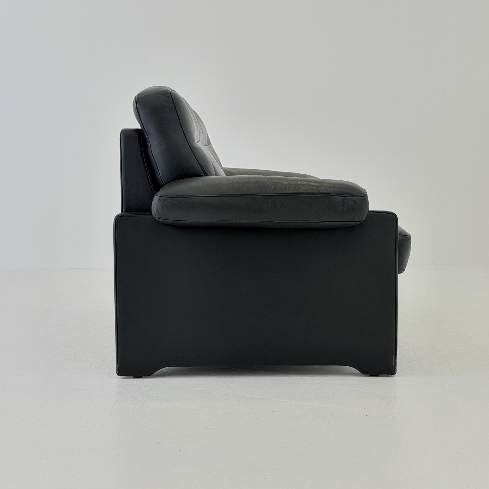 Mid century De Sede DS-70 Black Leather Two-Seater Sofa – Switzerlan 1990s