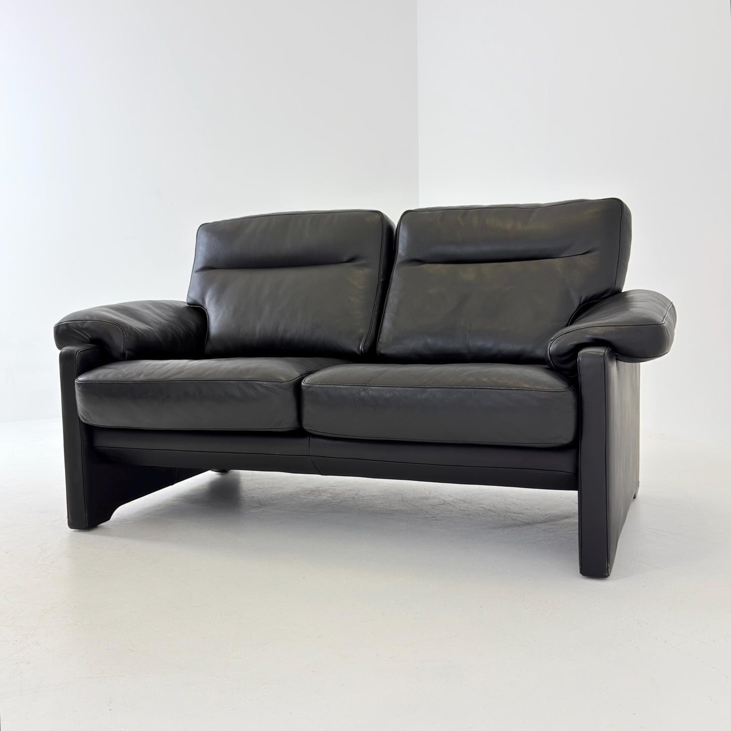 Mid century De Sede DS-70 Black Leather Two-Seater Sofa – Switzerlan 1990s