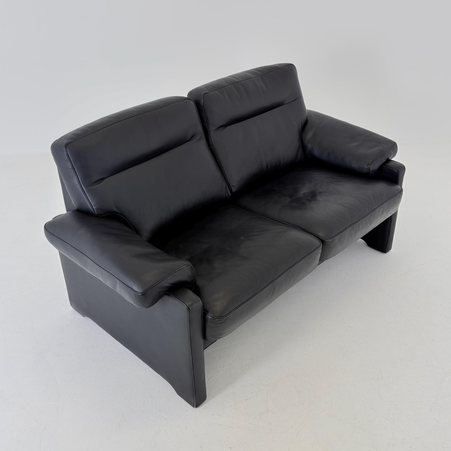 Mid century De Sede DS-70 Black Leather Two-Seater Sofa – Switzerlan 1990s