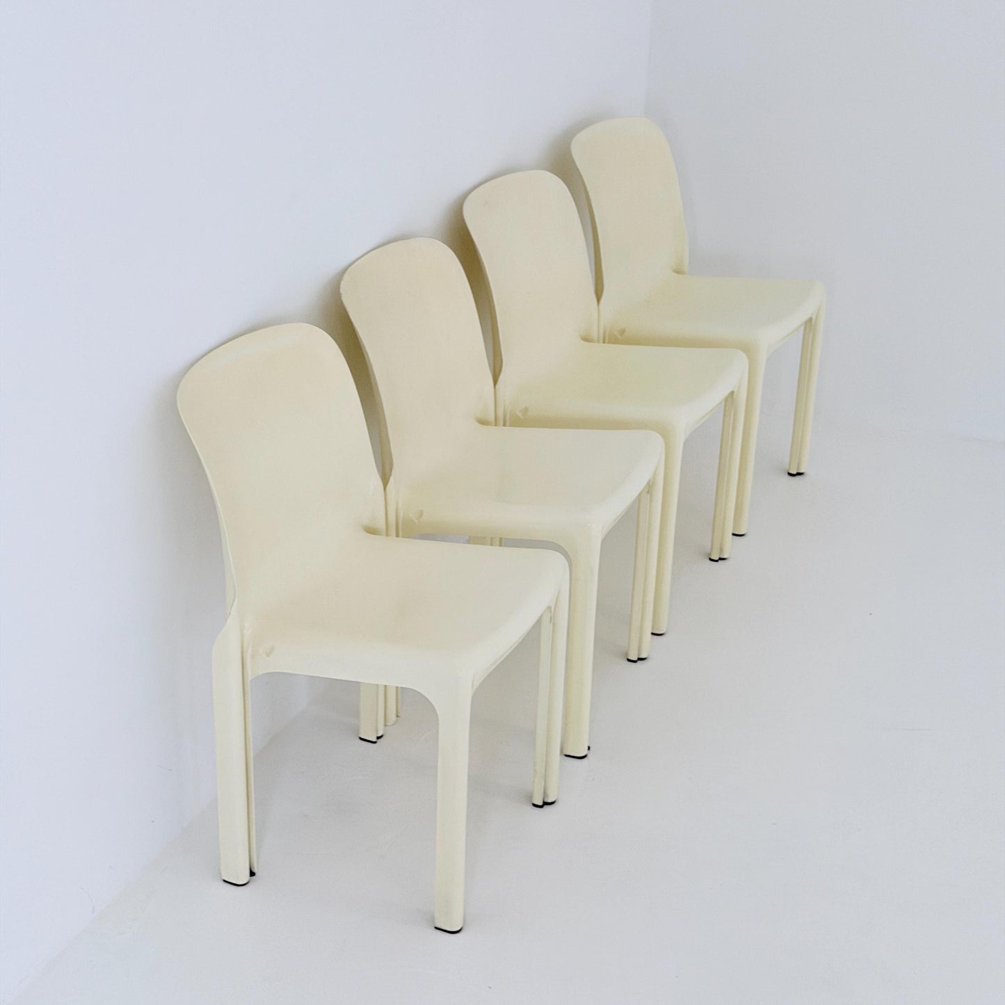Set of 4 Rare Selene Chairs by Vico Magistretti for Artemide Milano, Italy 1969, Space Age Fiberglass Chairs, Cream White