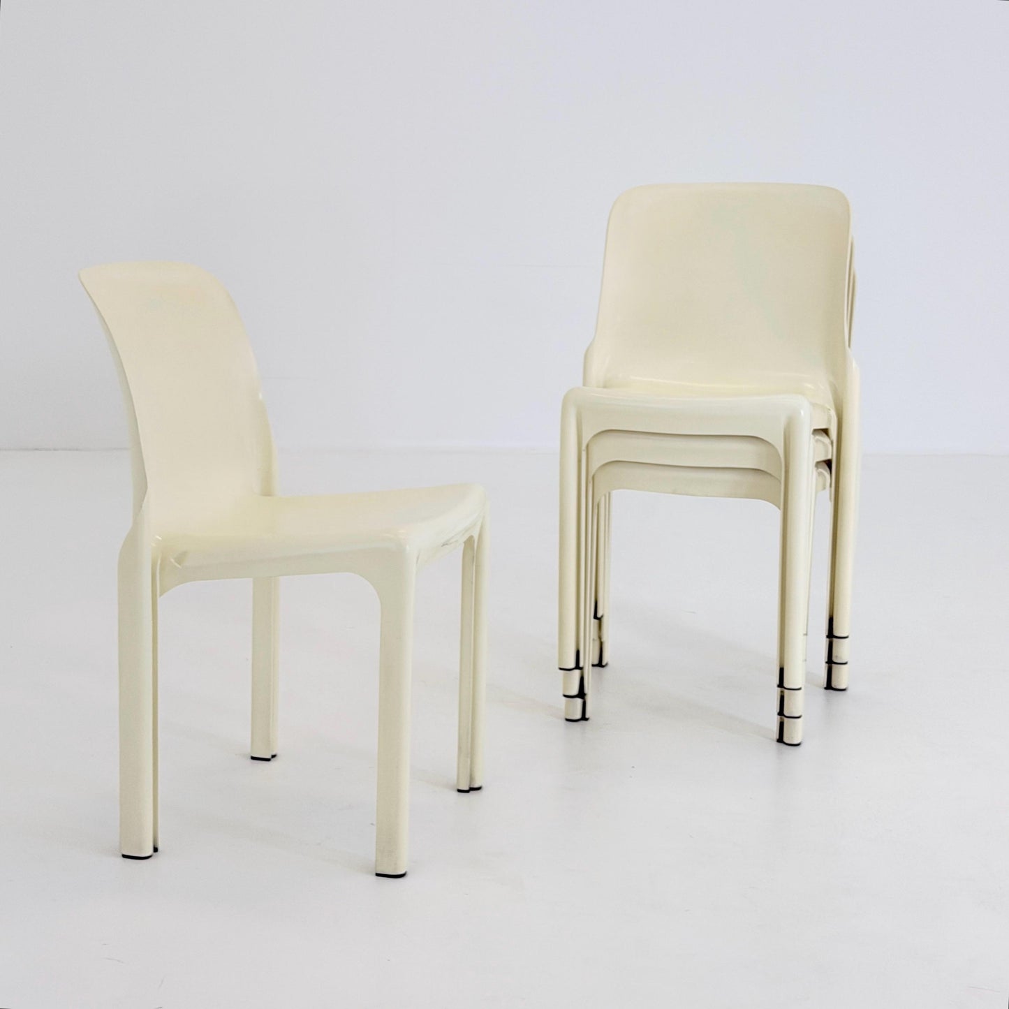 Set of 4 Rare Selene Chairs by Vico Magistretti for Artemide Milano, Italy 1969, Space Age Fiberglass Chairs, Cream White