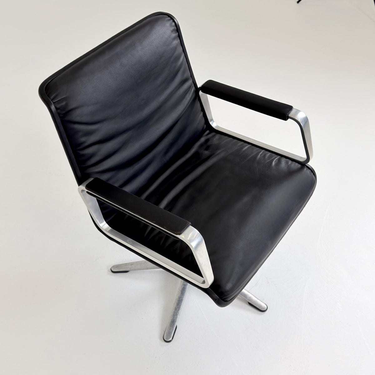 1 of 2 Mid-Century Program 2000 Executive Armchair by Delta Design for Wilkhahn, 1970s Germany