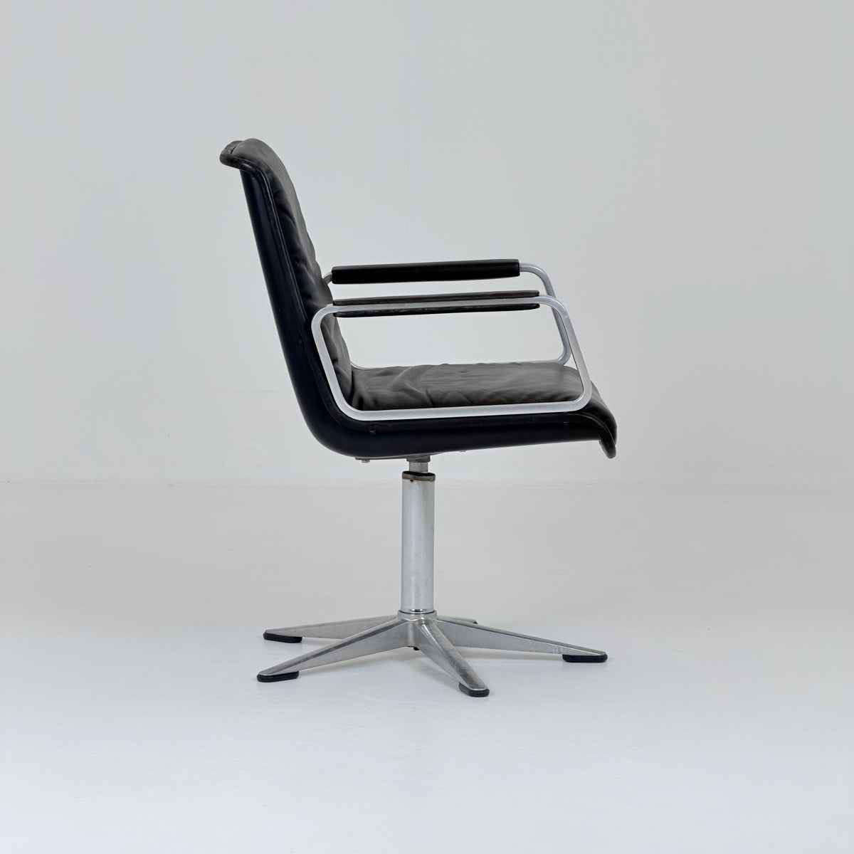 1 of 2 Mid-Century Program 2000 Executive Armchair by Delta Design for Wilkhahn, 1970s Germany