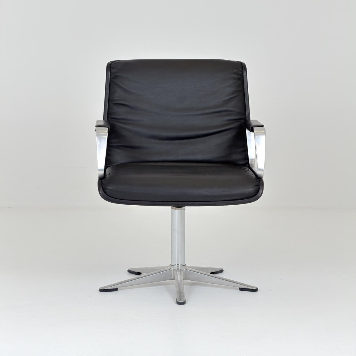 1 of 2 Mid-Century Program 2000 Executive Armchair by Delta Design for Wilkhahn, 1970s Germany