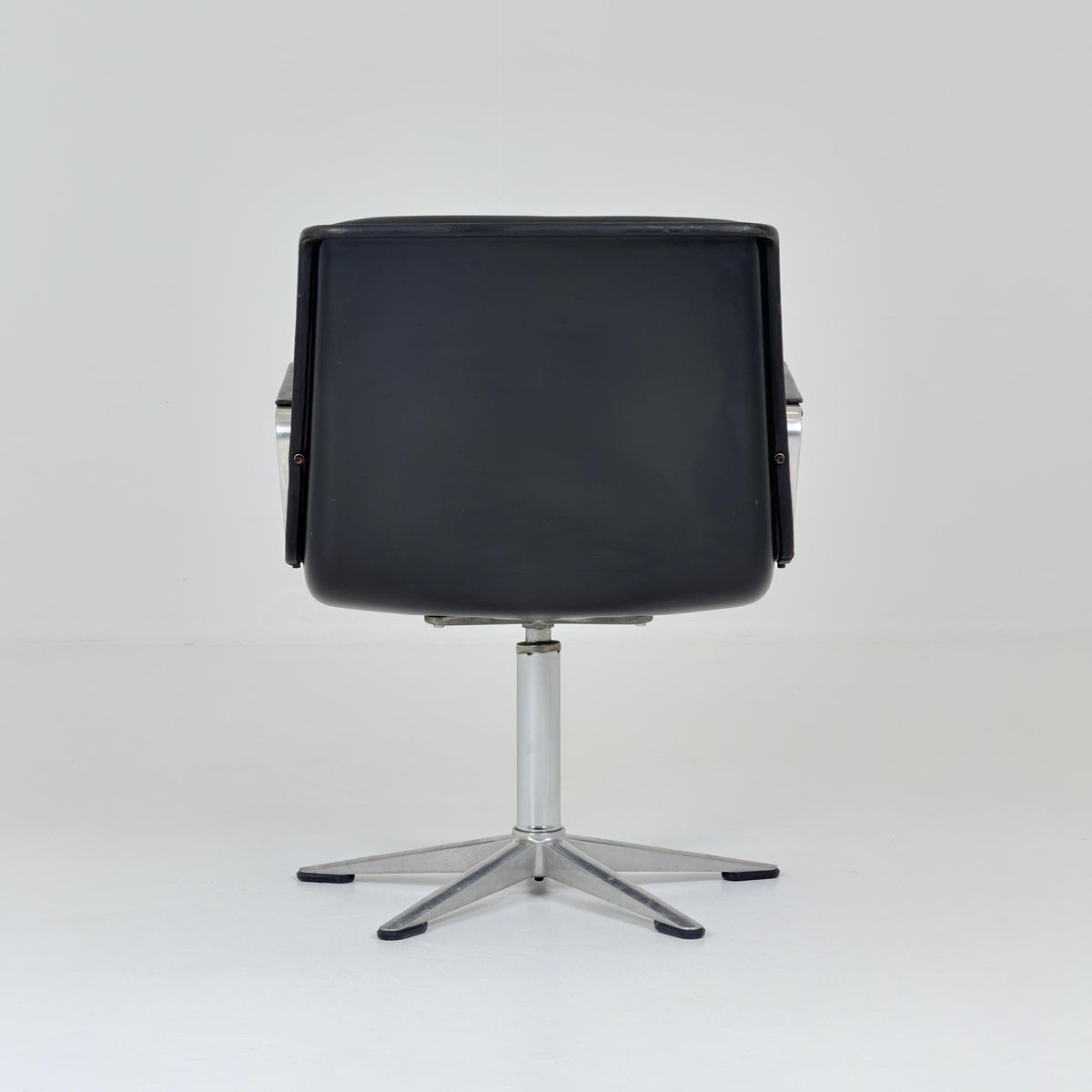 1 of 2 Mid-Century Program 2000 Executive Armchair by Delta Design for Wilkhahn, 1970s Germany
