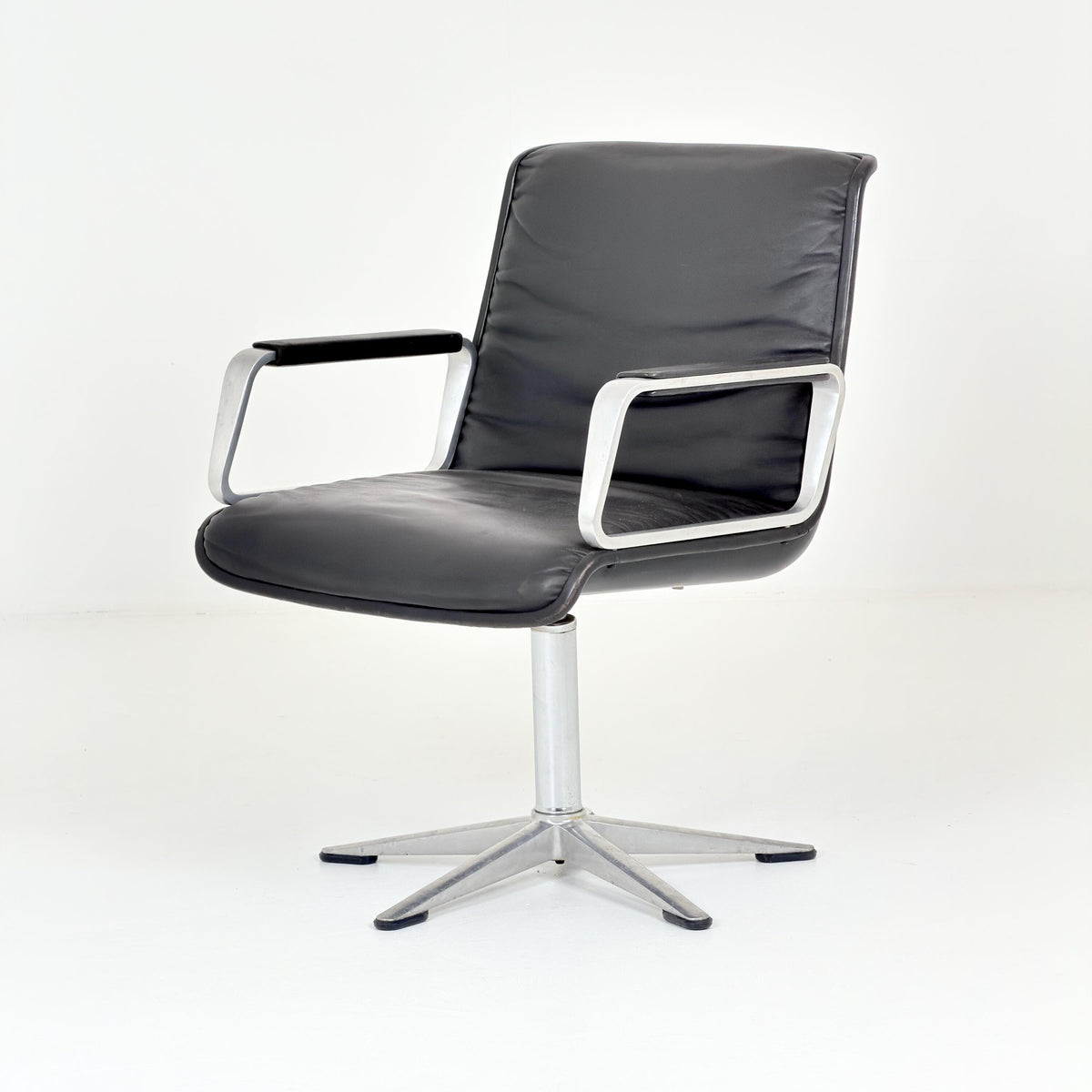 1 of 2 Mid-Century Program 2000 Executive Armchair by Delta Design for Wilkhahn, 1970s Germany