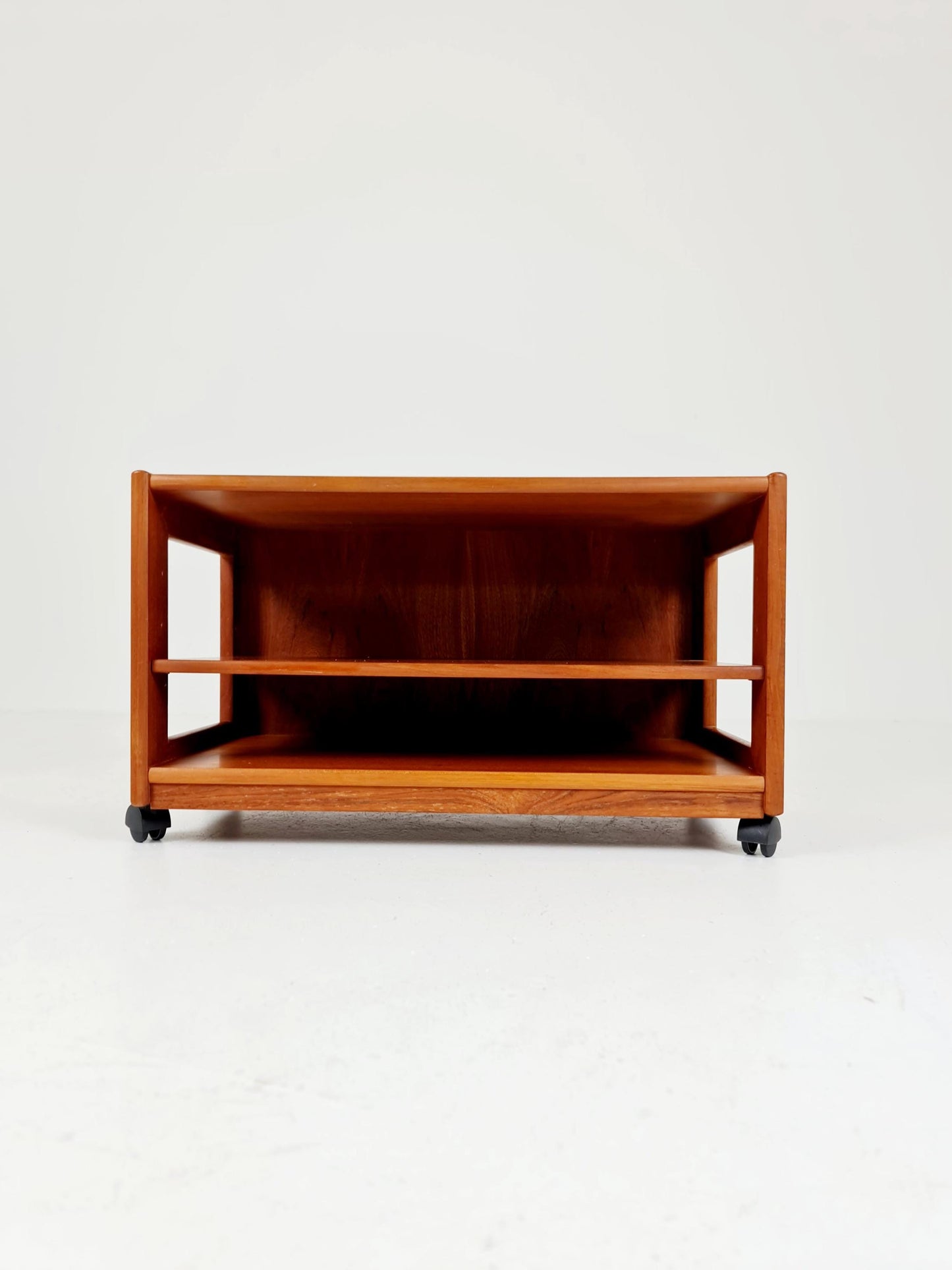 Vintage mid century danish sidetable in solid teak/nightstand By Dyrlund , 1960s