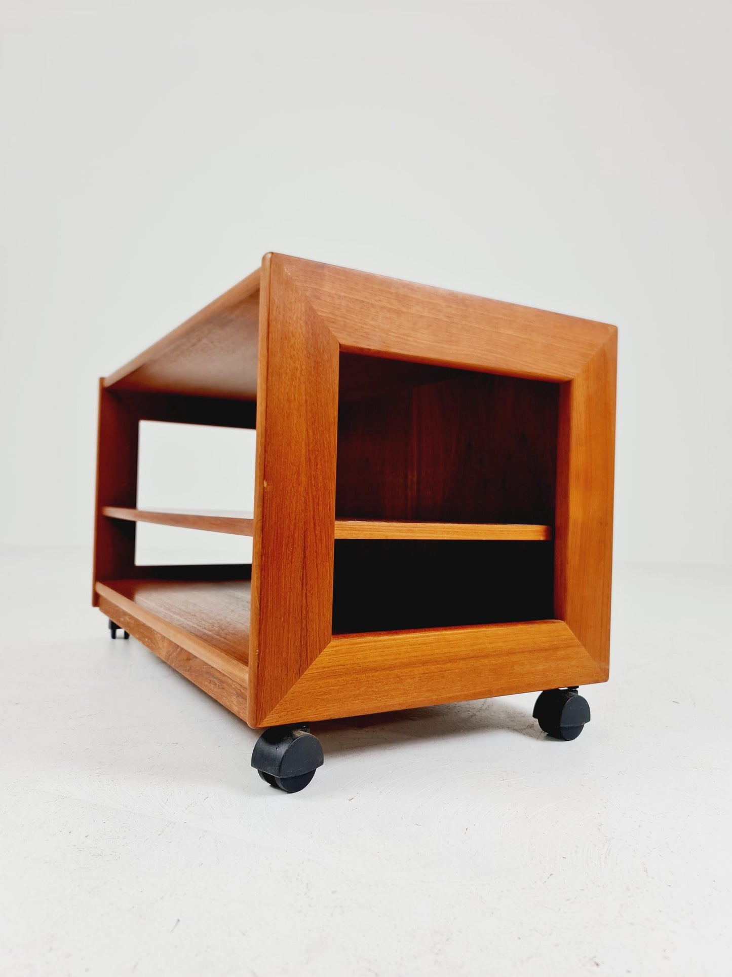 Vintage mid century danish sidetable in solid teak/nightstand By Dyrlund , 1960s