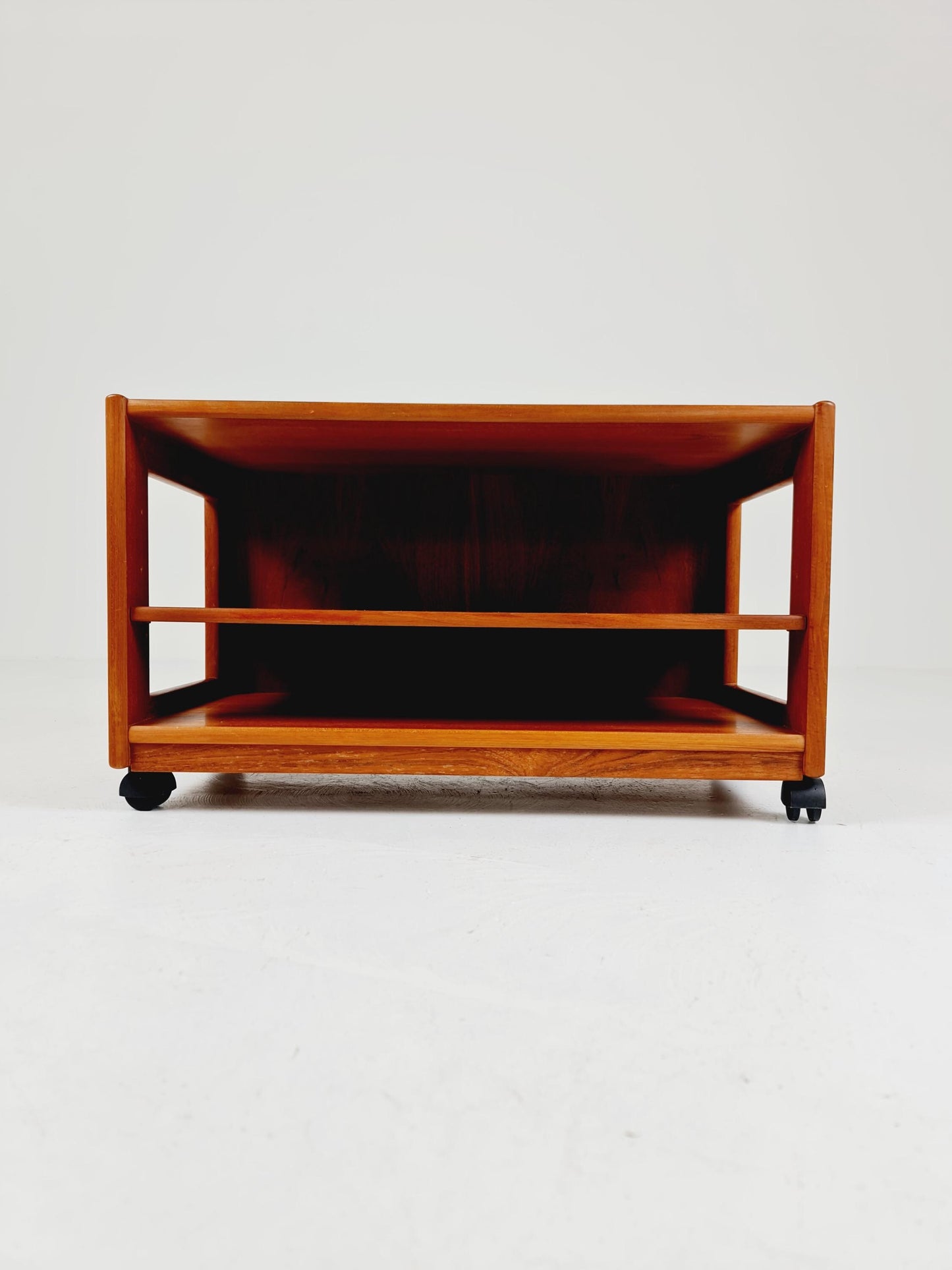 Vintage mid century danish sidetable in solid teak/nightstand By Dyrlund , 1960s