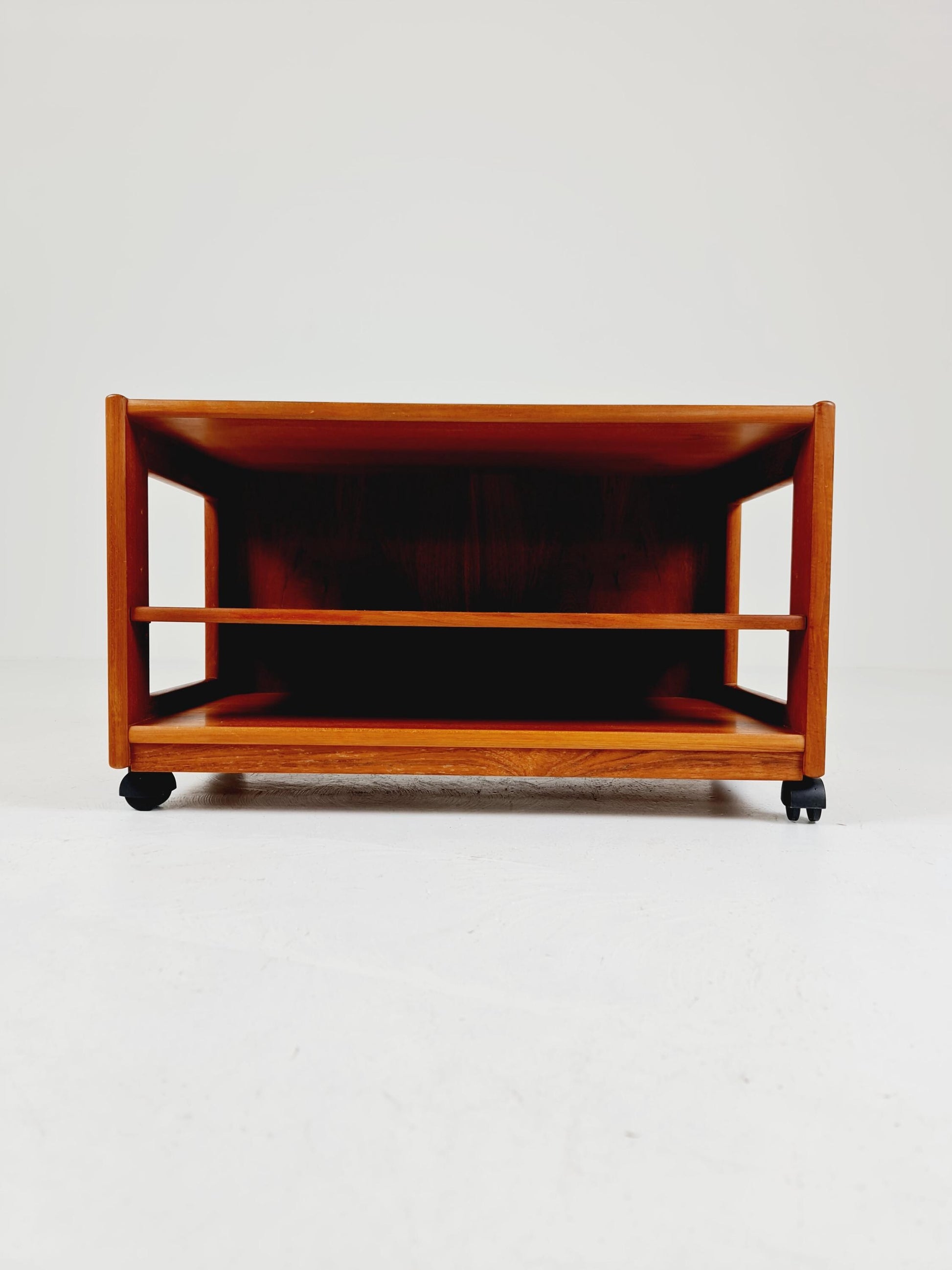 Vintage mid century danish sidetable in solid teak/nightstand By Dyrlund , 1960s