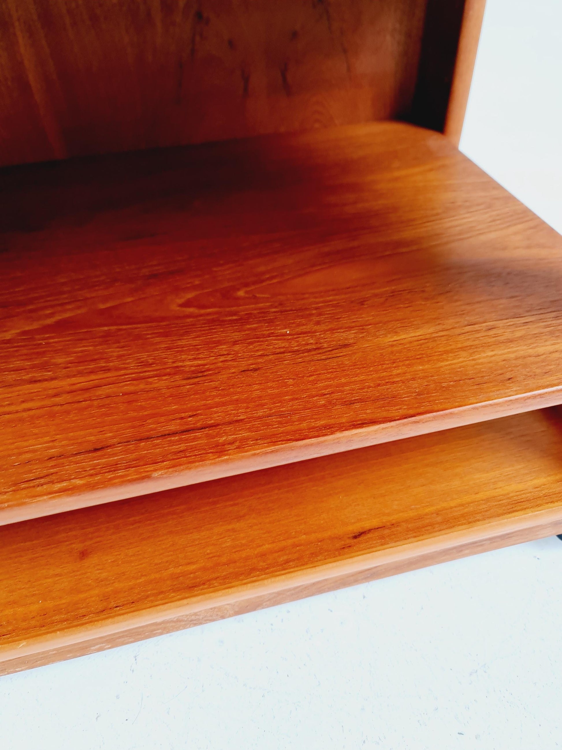 Vintage mid century danish sidetable in solid teak/nightstand By Dyrlund , 1960s