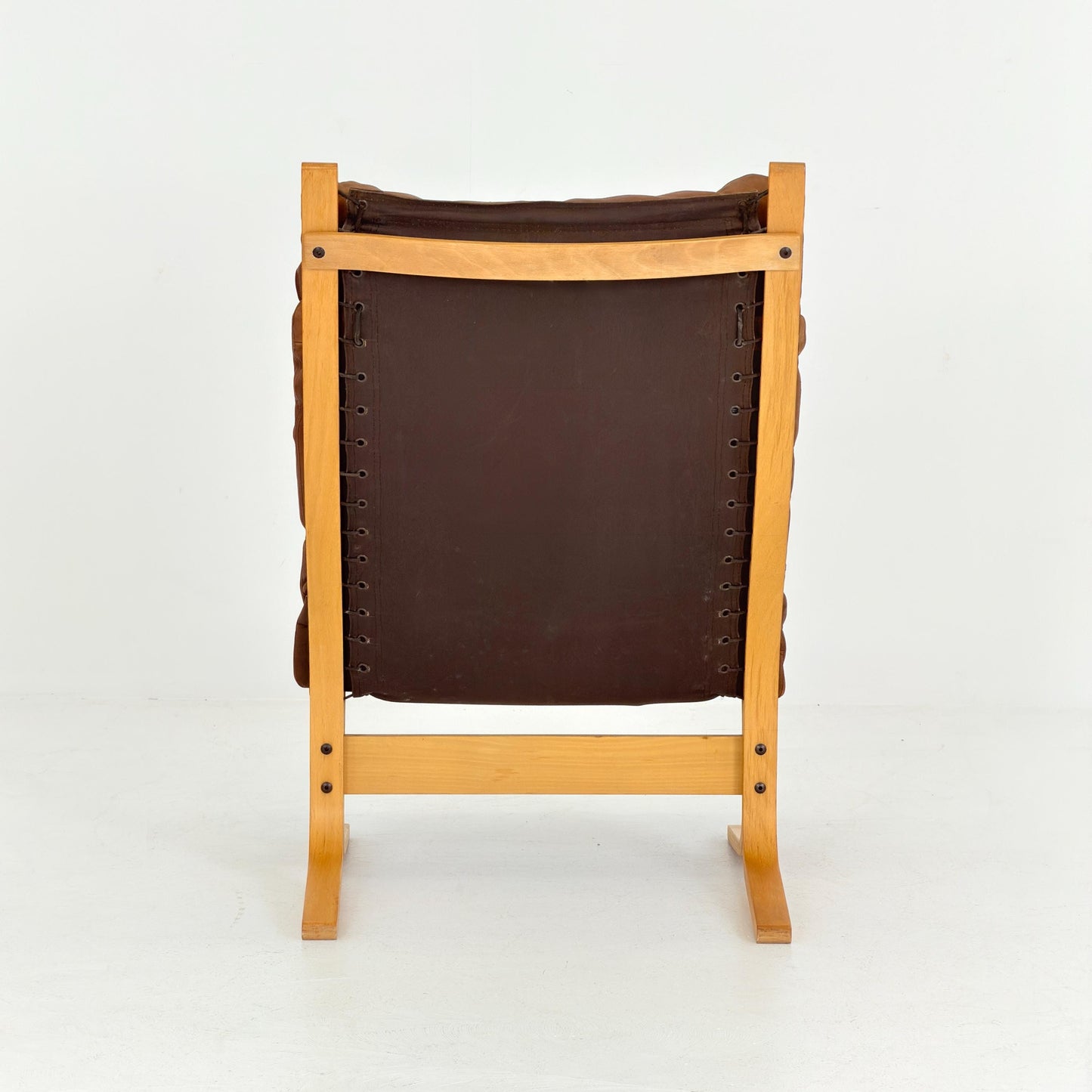 Iconic Mid-Century Siesta Lounge Chair with Matching Ottoman, designed by Ingmar Relling for Westnofa Furniture, Norway, 1960s.