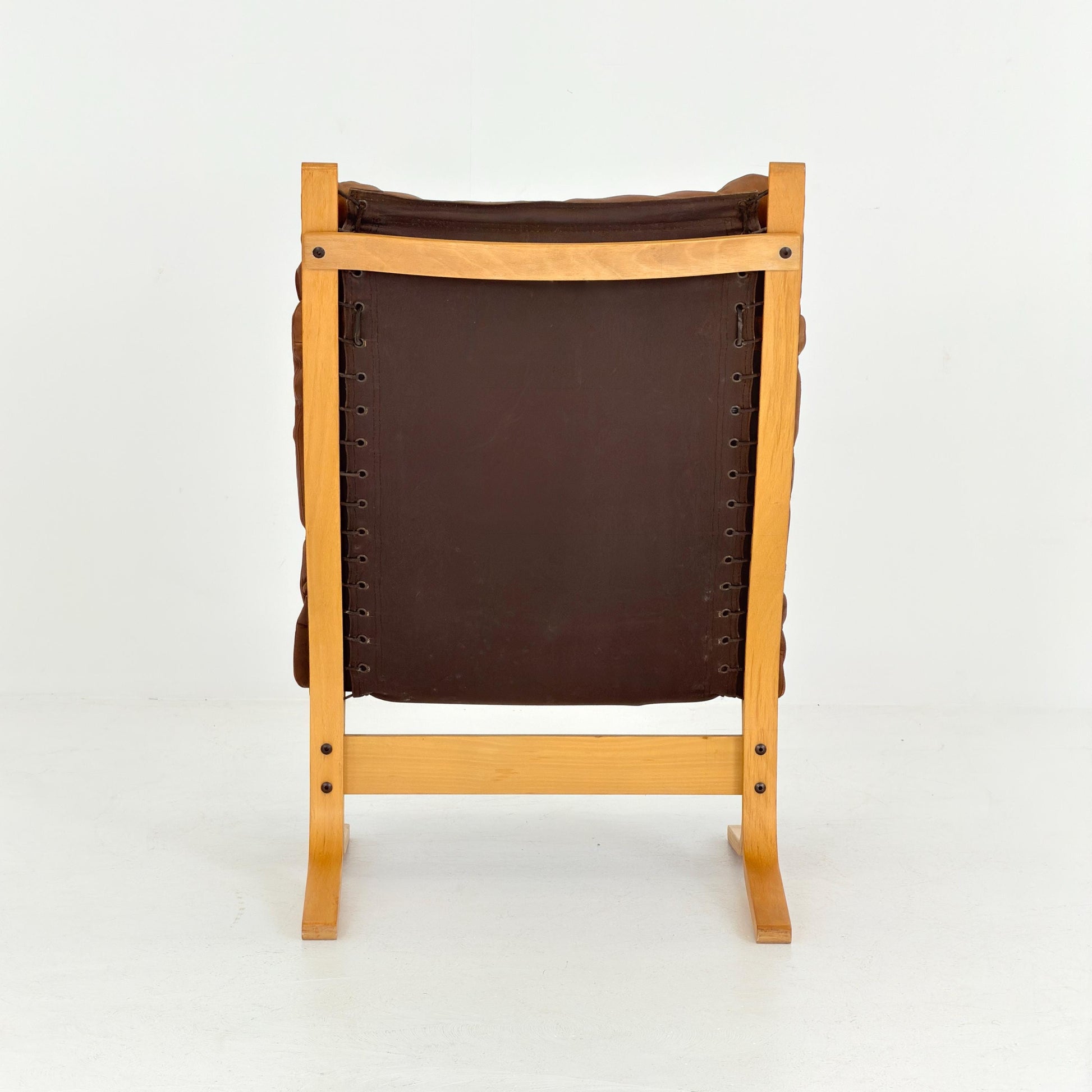 Iconic Mid-Century Siesta Lounge Chair with Matching Ottoman, designed by Ingmar Relling for Westnofa Furniture, Norway, 1960s.