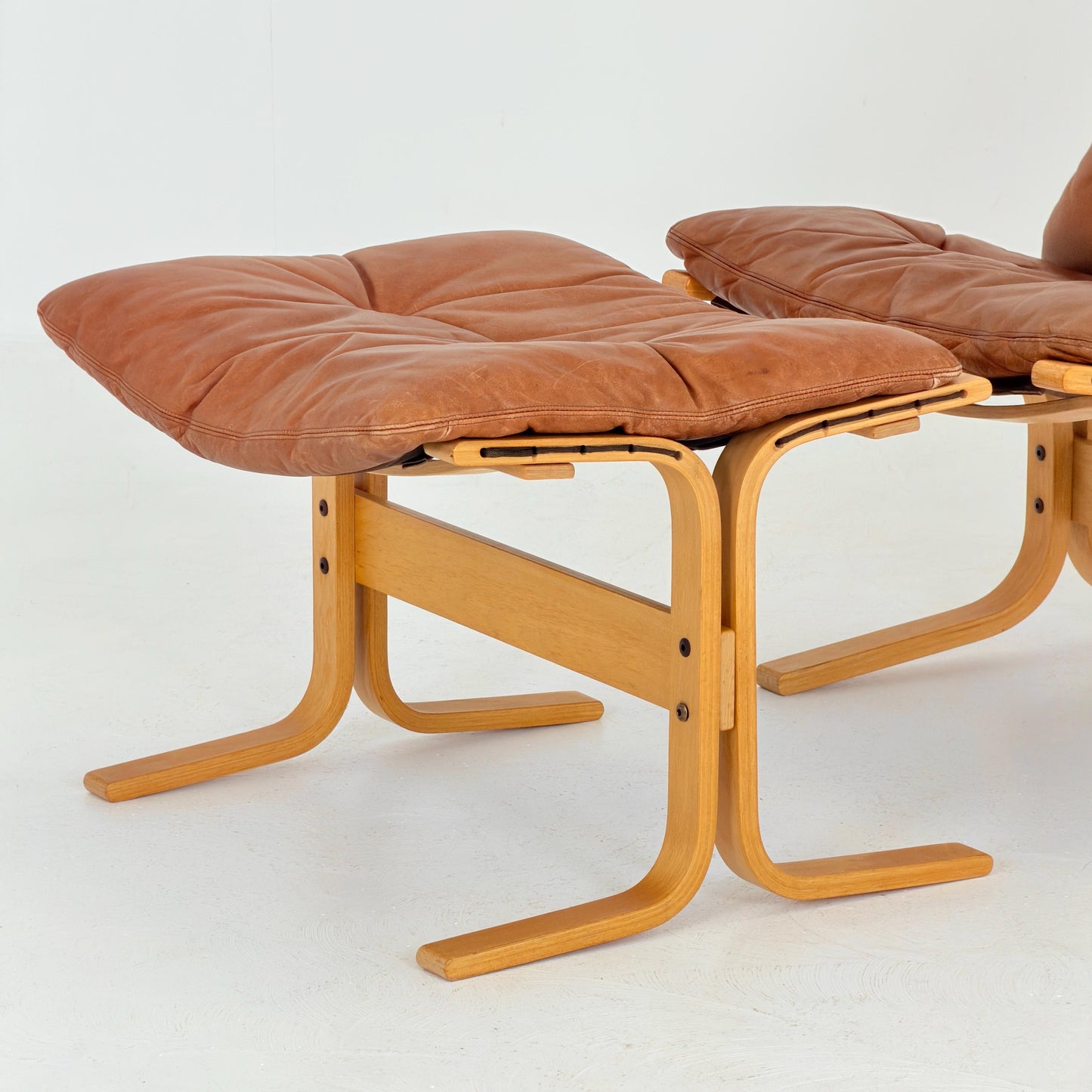 Iconic Mid-Century Siesta Lounge Chair with Matching Ottoman, designed by Ingmar Relling for Westnofa Furniture, Norway, 1960s.