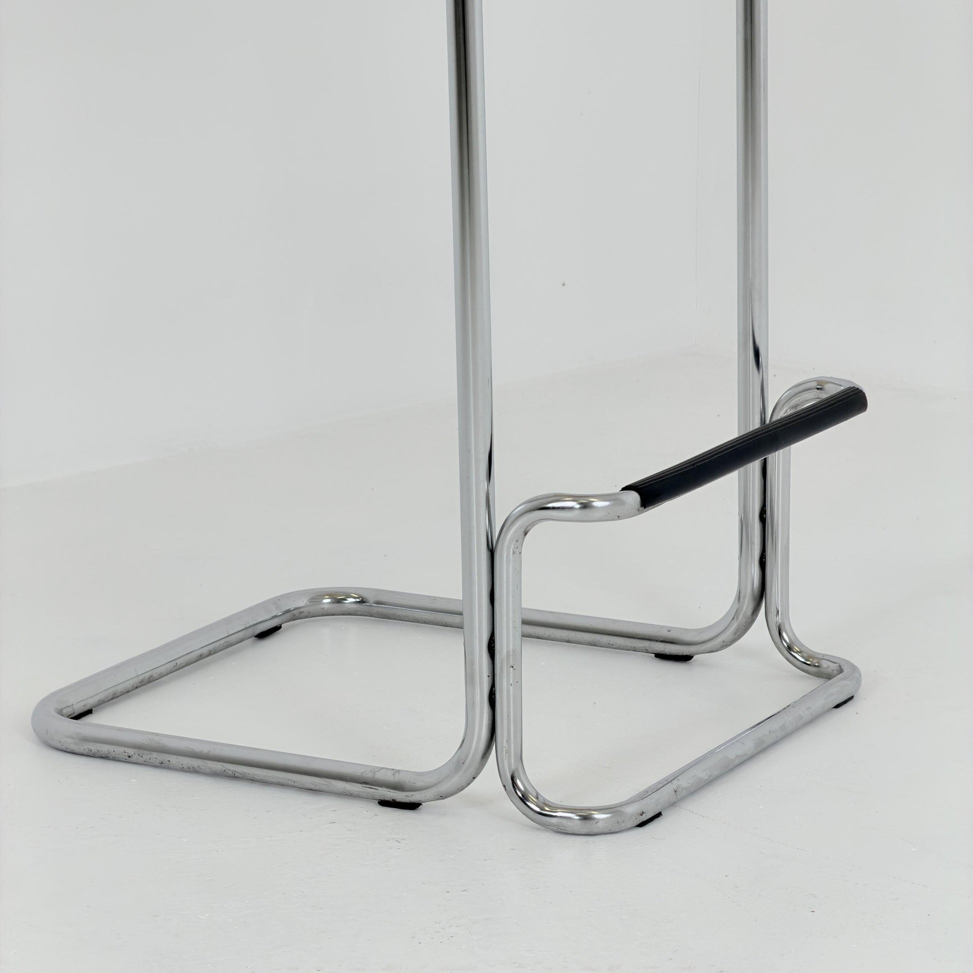 Mid century Bauhaus Mart Stam Style White Leather Bar Stool – Italy, 1970s
