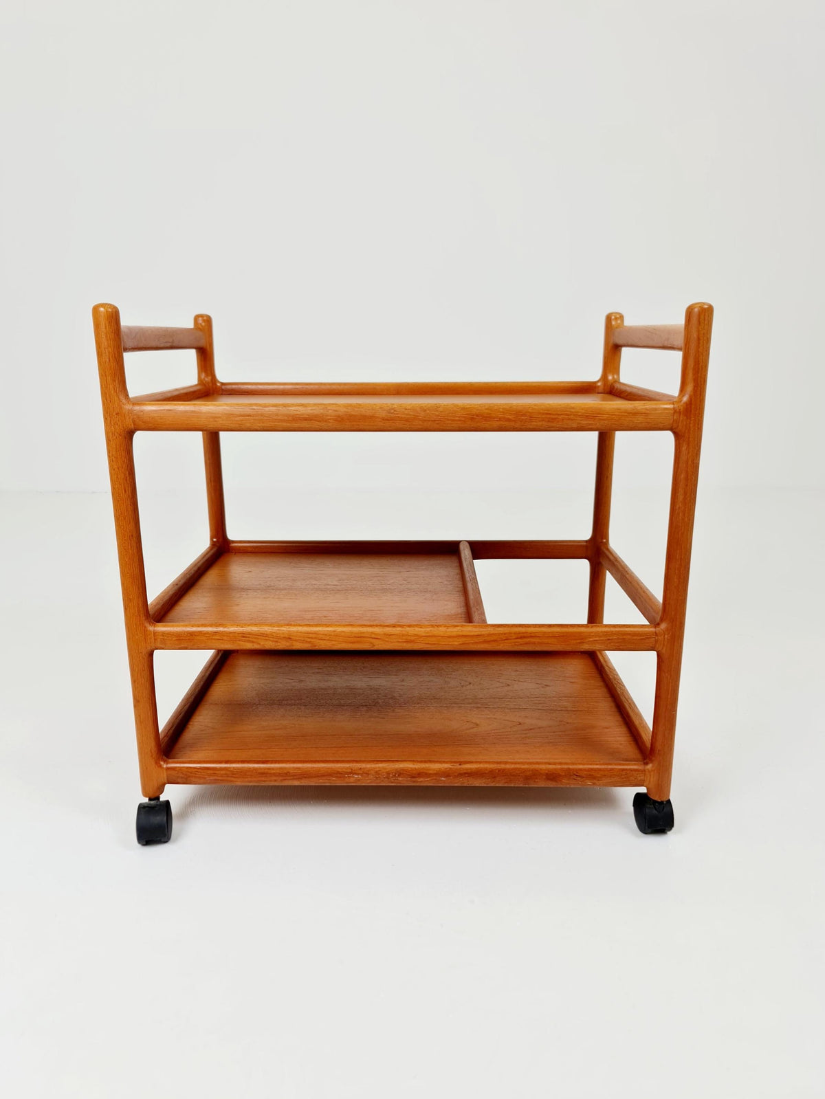 Vintage mid century danish trolley in solid teak/ bar cart By Johannes Andersen , 1960s