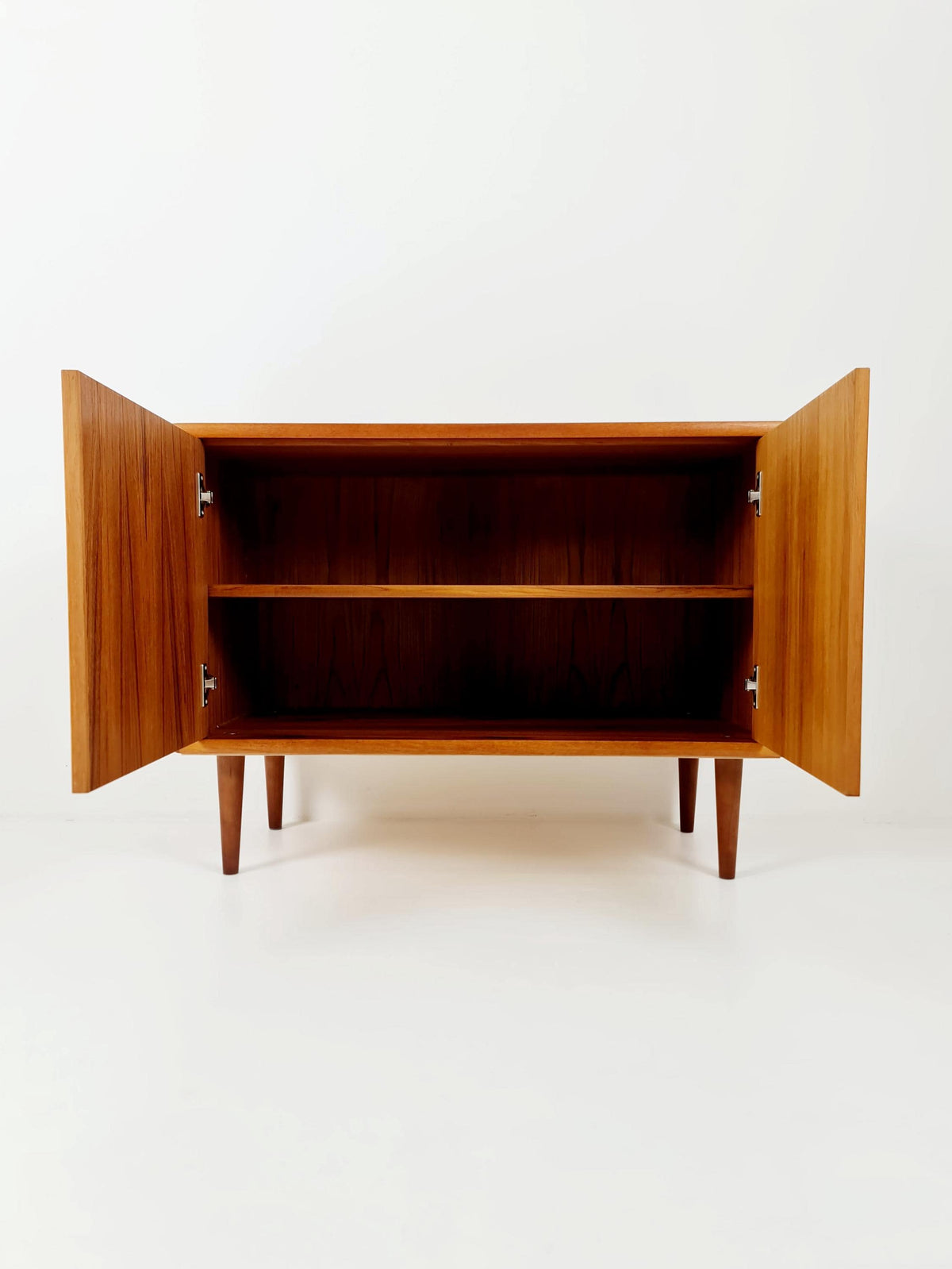 Mid Century Modern Danish Teak sideboard 1960s