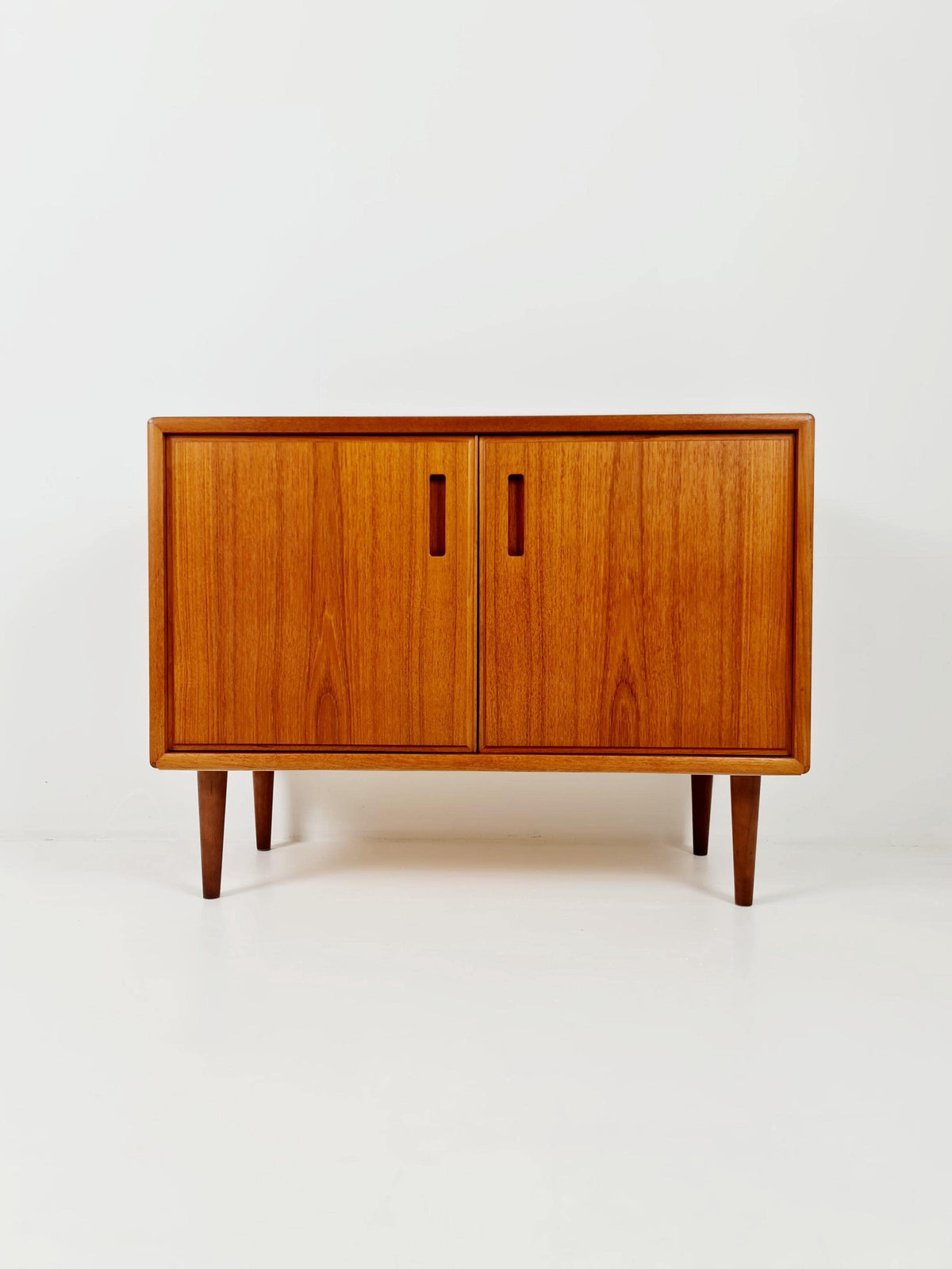 Mid Century Modern Danish Teak sideboard 1960s