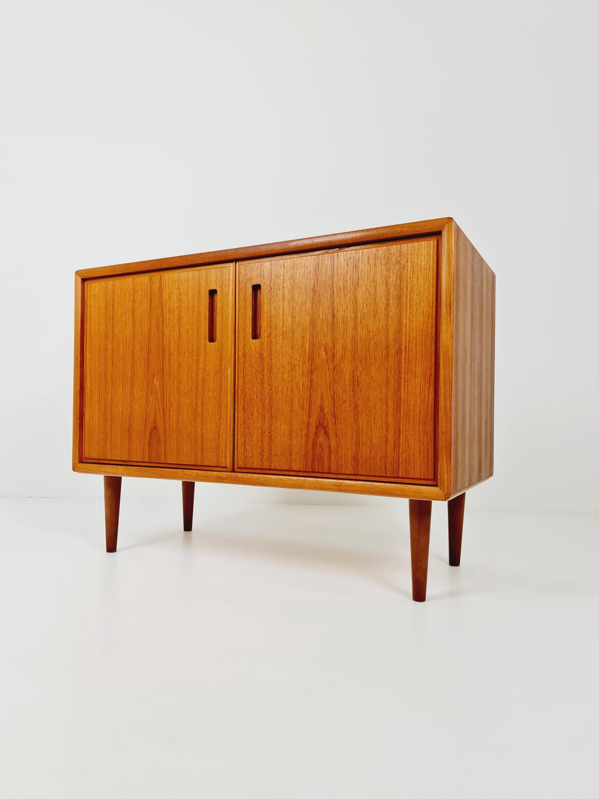 Mid Century Modern Danish Teak sideboard 1960s