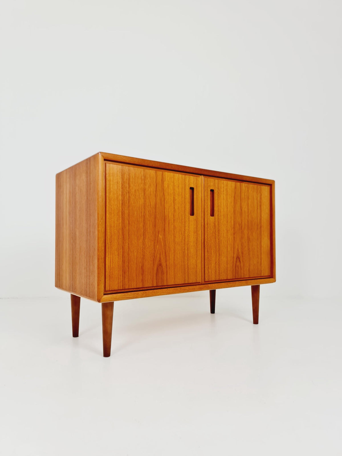 Mid Century Modern Danish Teak sideboard 1960s