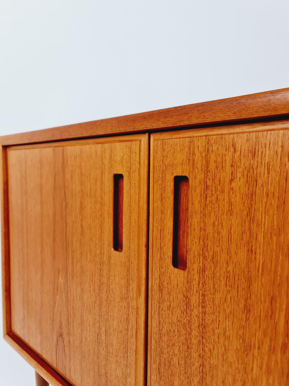 Mid Century Modern Danish Teak sideboard 1960s