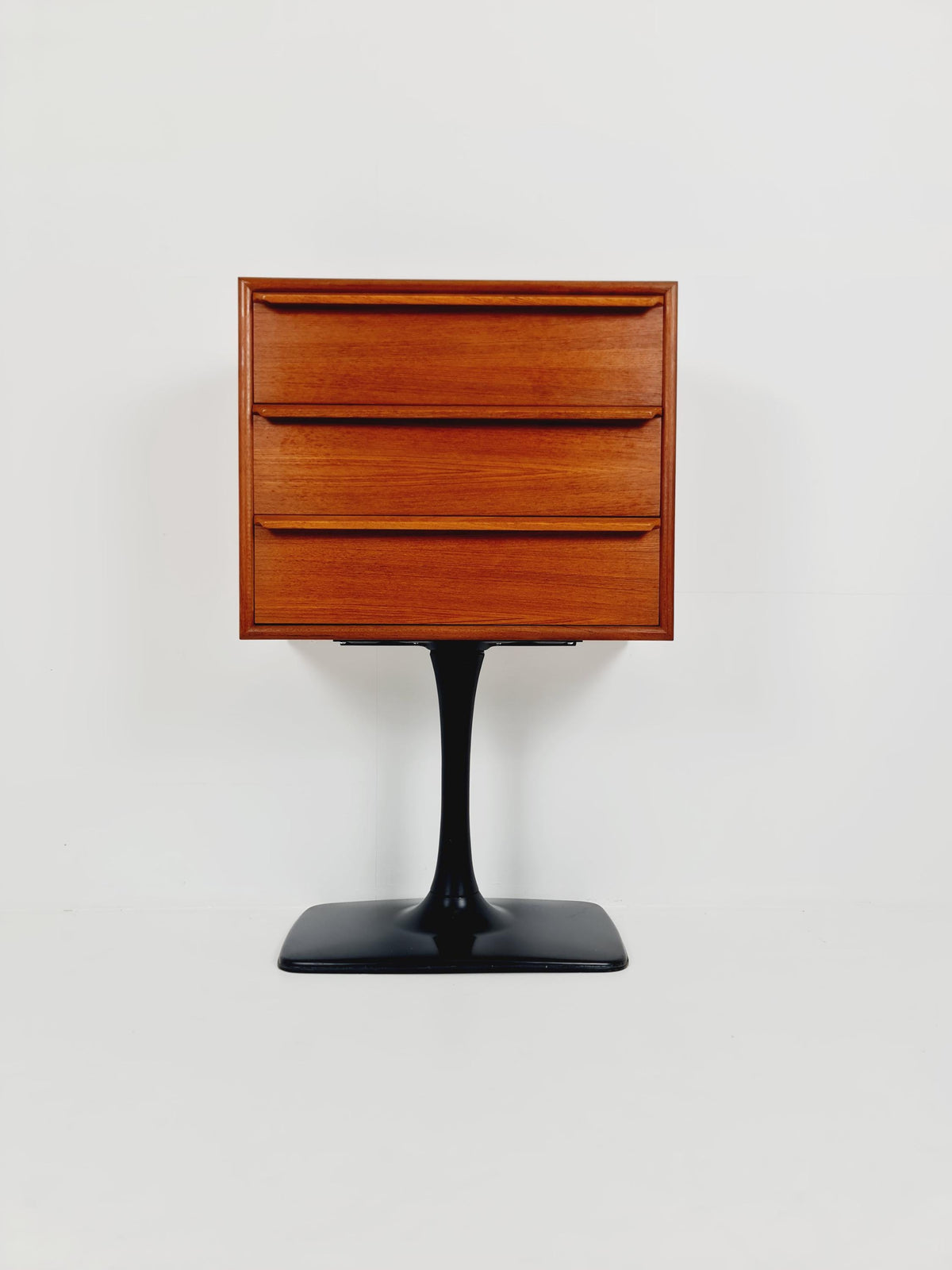 Midcentury Danish with tulip base design chest of drawers 1970s
