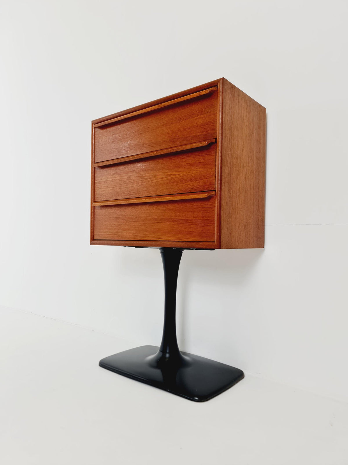 Midcentury Danish with tulip base design chest of drawers 1970s