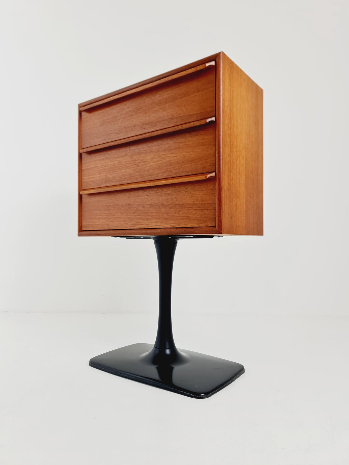 Midcentury Danish with tulip base design chest of drawers 1970s