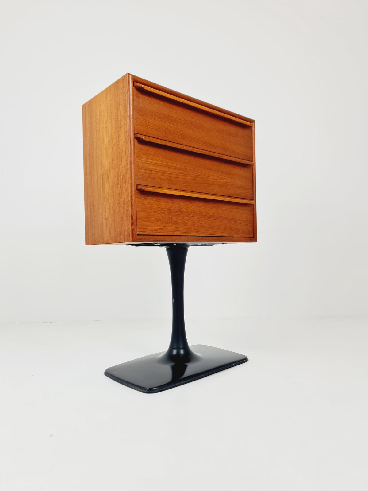 Midcentury Danish with tulip base design chest of drawers 1970s
