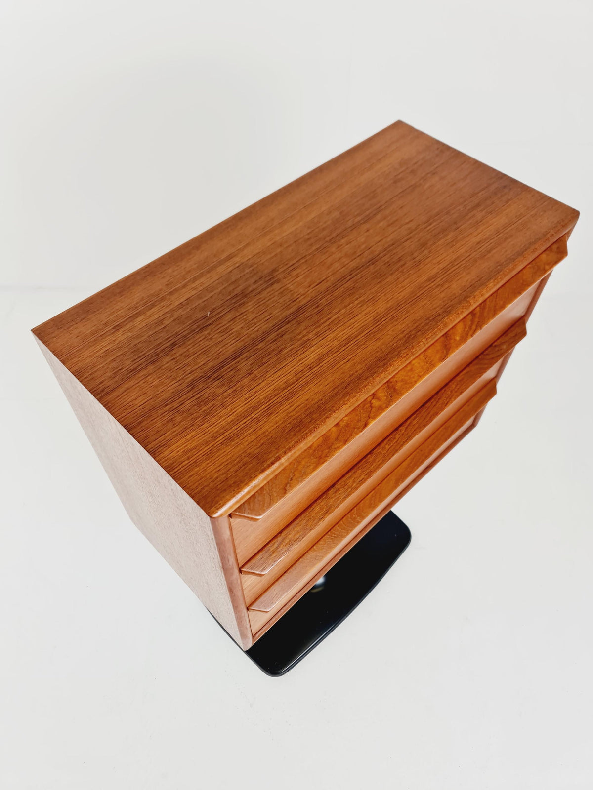 Midcentury Danish with tulip base design chest of drawers 1970s