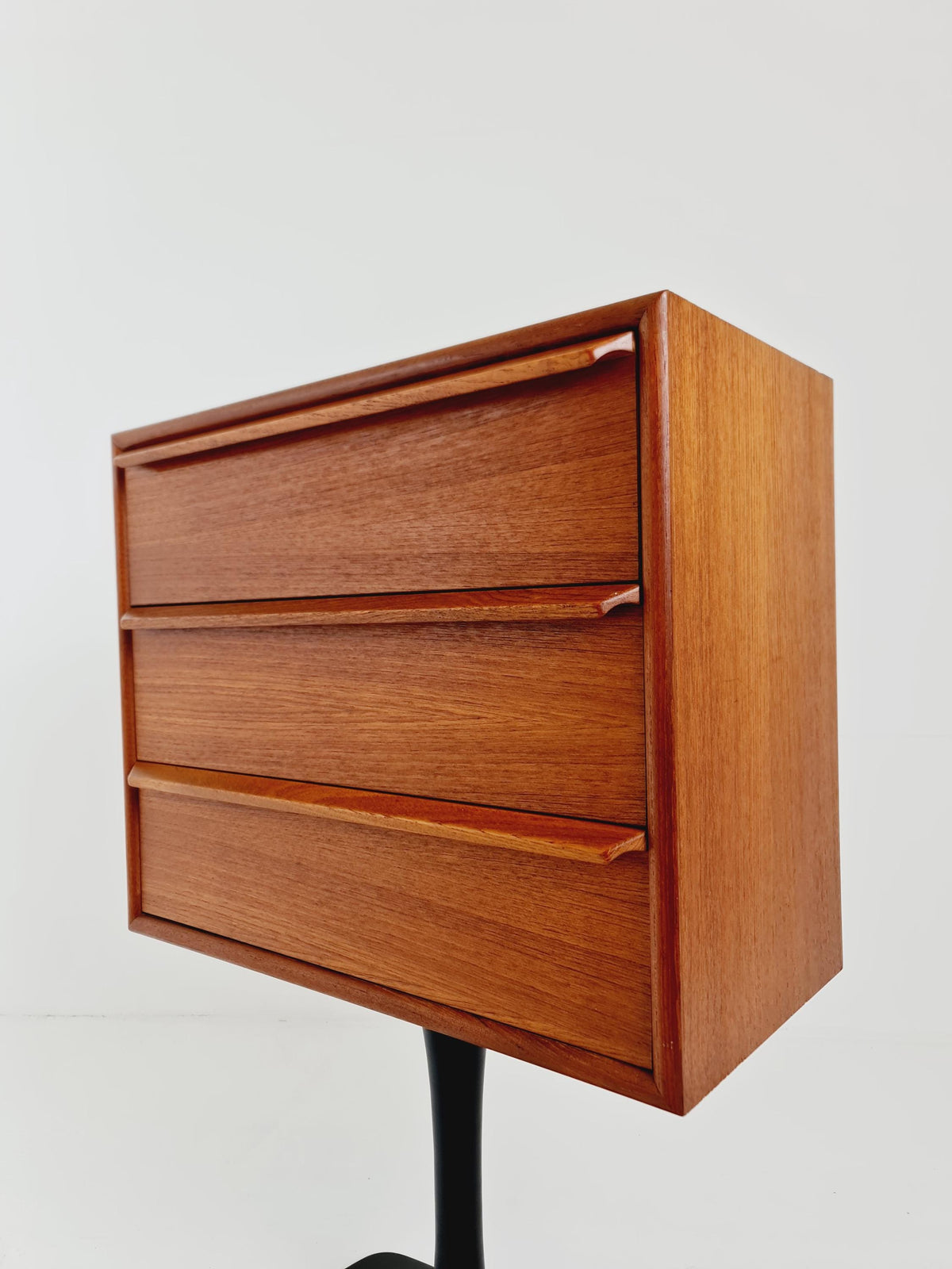 Midcentury Danish with tulip base design chest of drawers 1970s