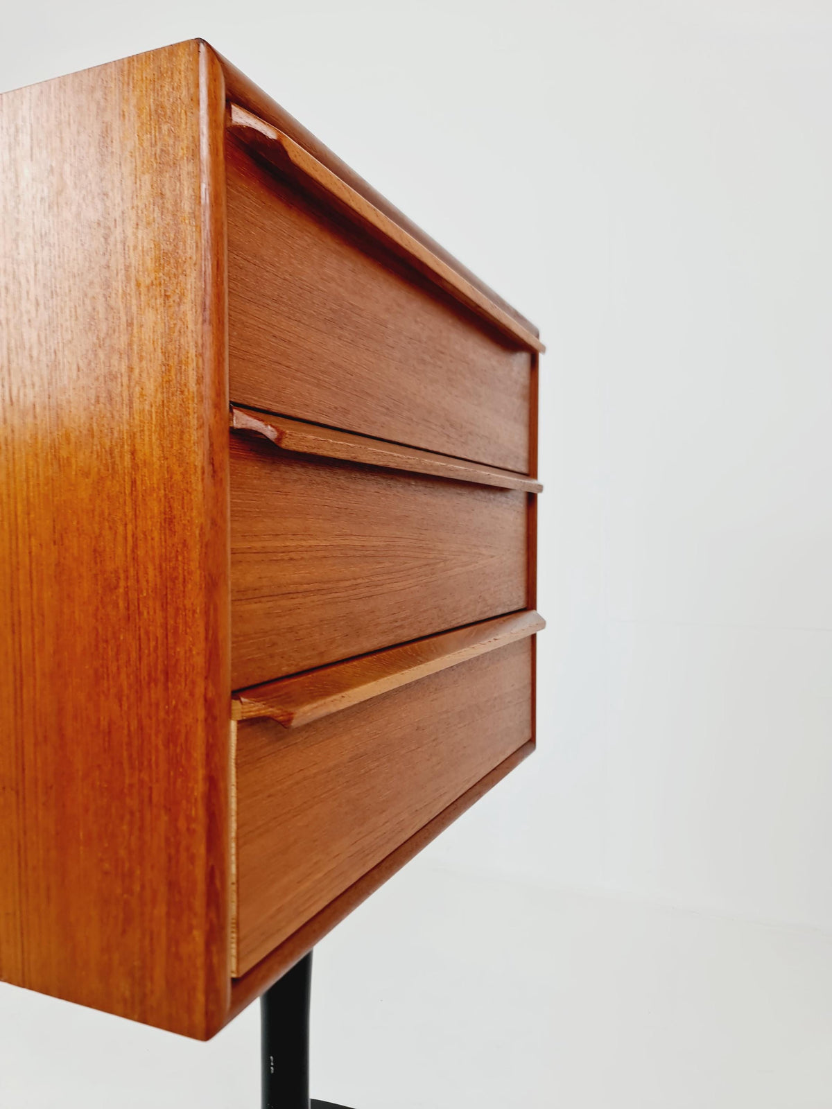 Midcentury Danish with tulip base design chest of drawers 1970s