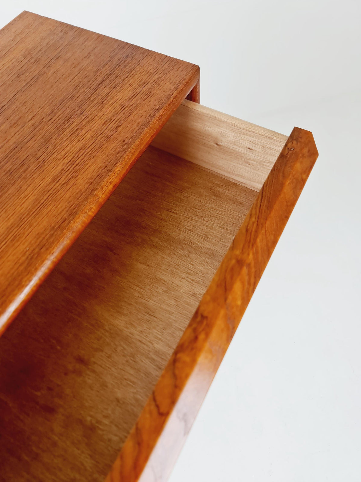 Midcentury Danish with tulip base design chest of drawers 1970s