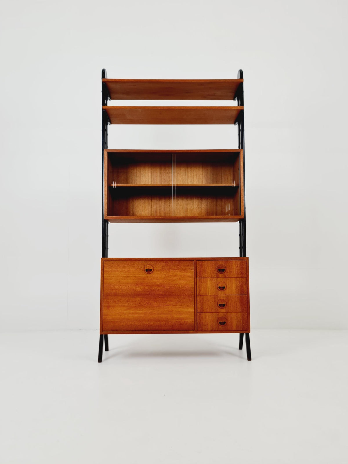 Danish freestanding Midcentury vintage bookshelf system / showcase teak by Bengt Ruda, 1960s