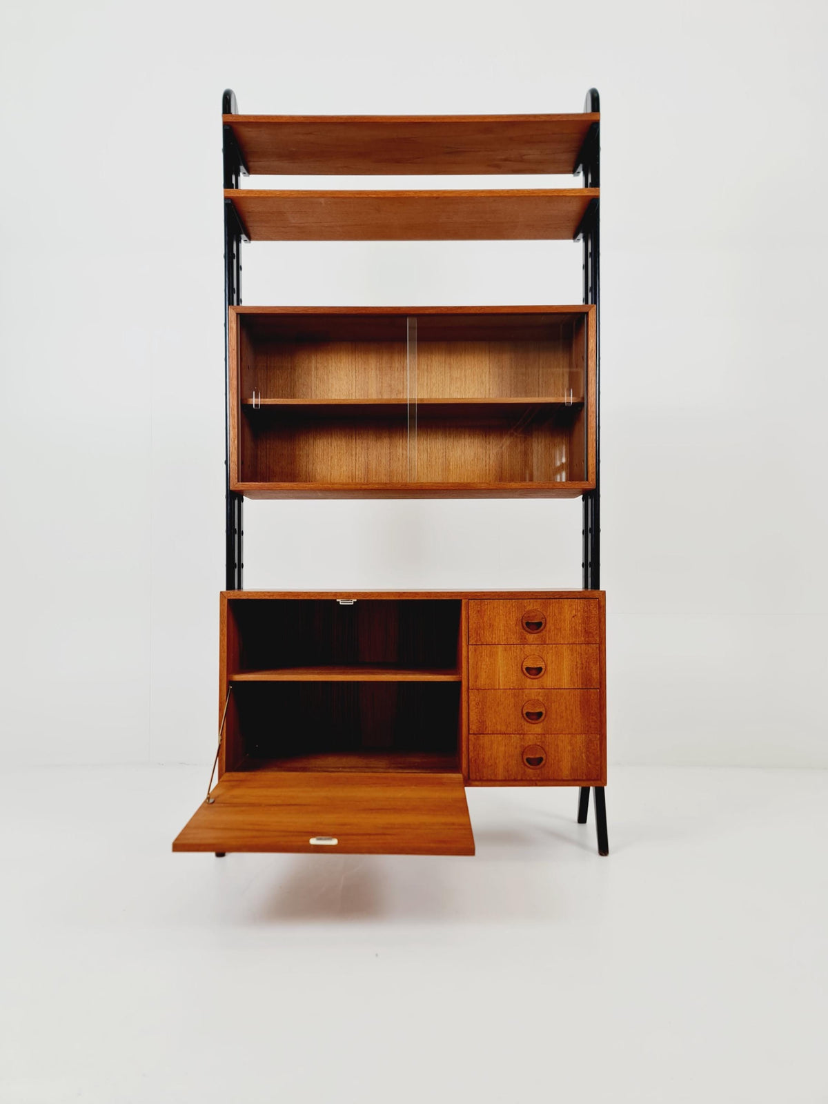 Danish freestanding Midcentury vintage bookshelf system / showcase teak by Bengt Ruda, 1960s