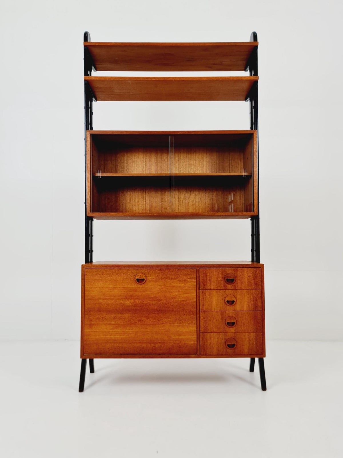 Danish freestanding Midcentury vintage bookshelf system / showcase teak by Bengt Ruda, 1960s