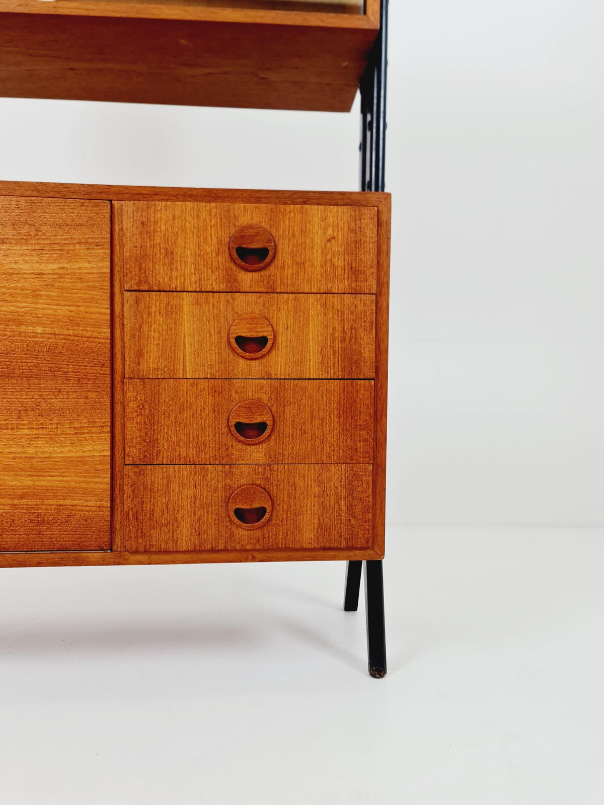Danish freestanding Midcentury vintage bookshelf system / showcase teak by Bengt Ruda, 1960s