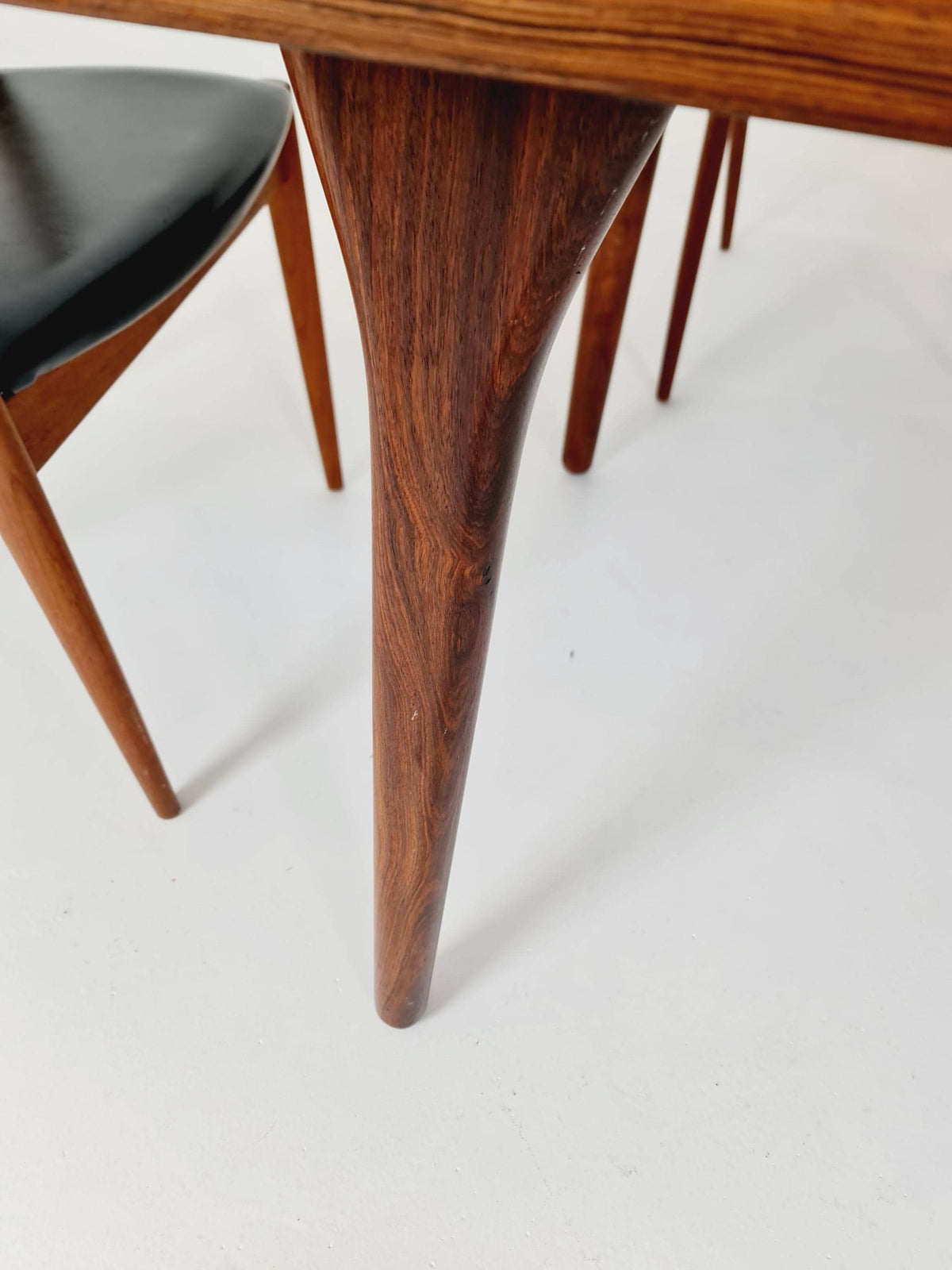 Danish Henning Kjaernulf Rosewood table with two extension leaves, Denmark 1960s