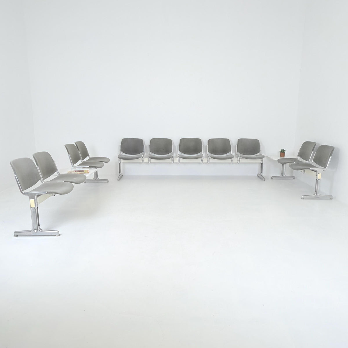 Rare Mid century Giancarlo Piretti Axis 3000 4-Seater Bench with Central Table for Anonima Castelli, Italy, 1970s