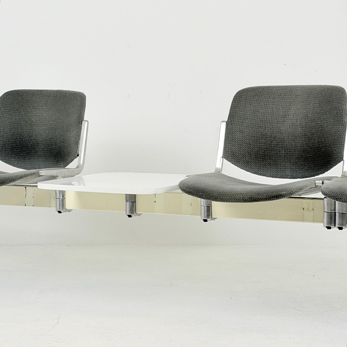 Rare Mid century Giancarlo Piretti Axis 3000 4-Seater Bench with Central Table for Anonima Castelli, Italy, 1970s