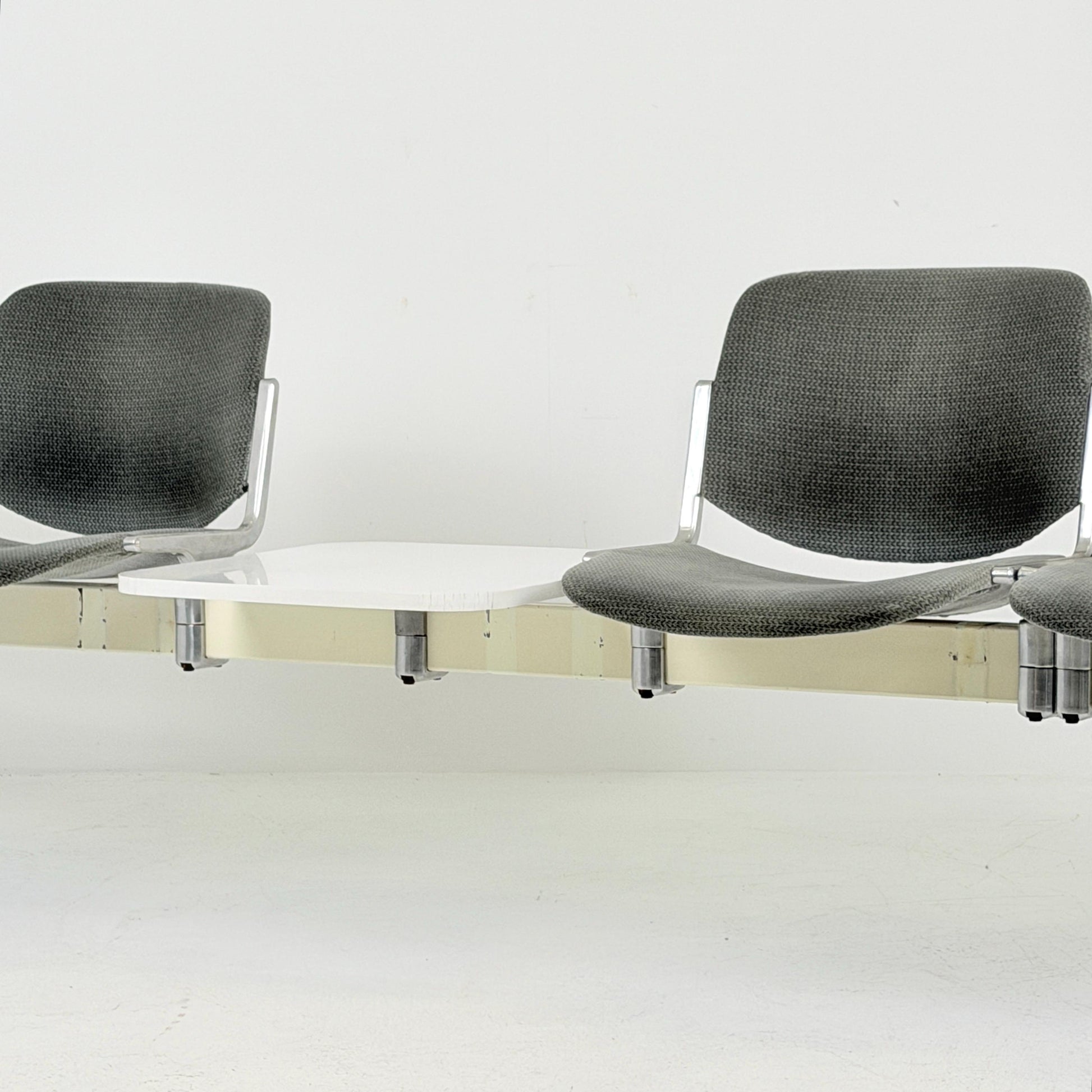 Rare Mid century Giancarlo Piretti Axis 3000 4-Seater Bench with Central Table for Anonima Castelli, Italy, 1970s