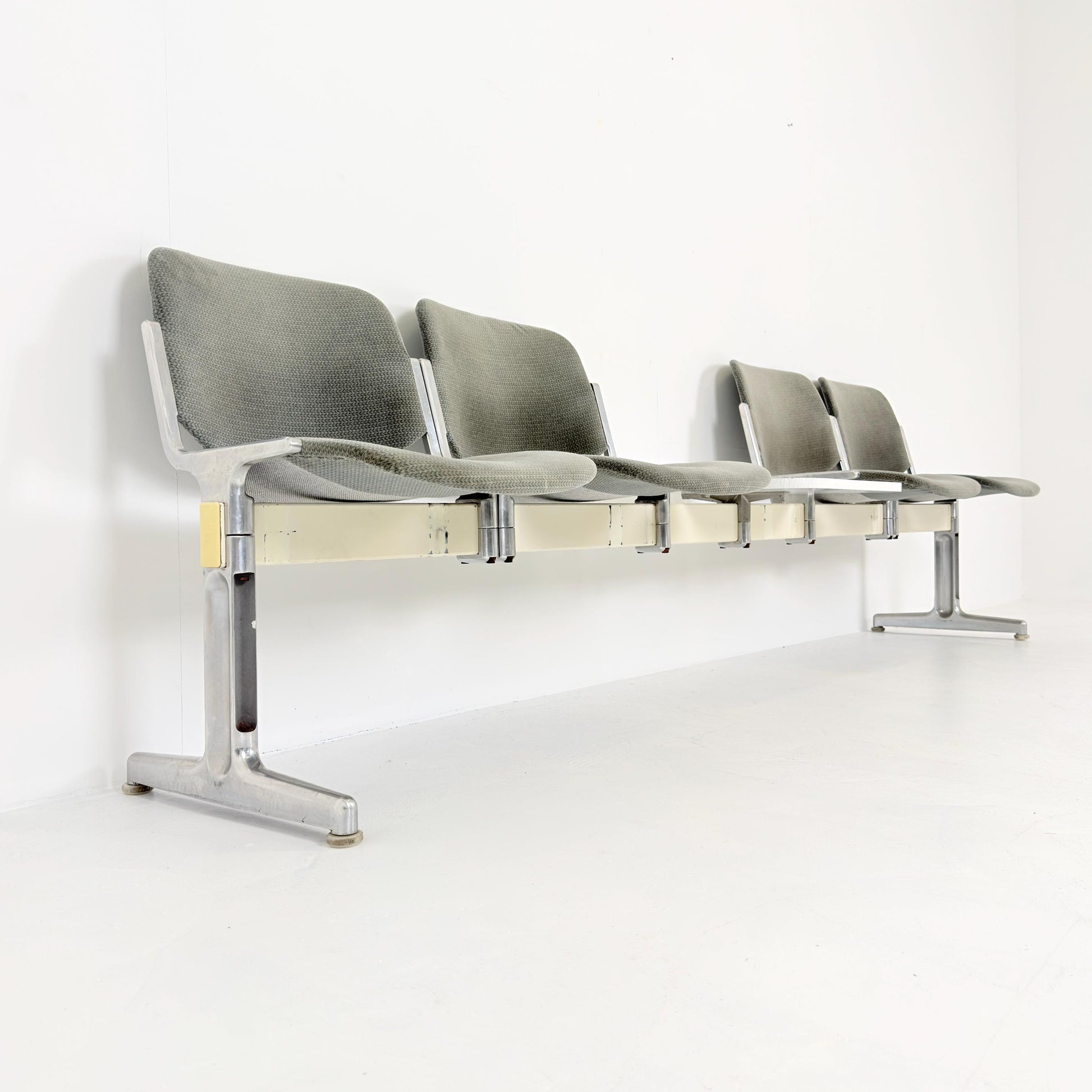 Rare Mid century Giancarlo Piretti Axis 3000 4-Seater Bench with Central Table for Anonima Castelli, Italy, 1970s