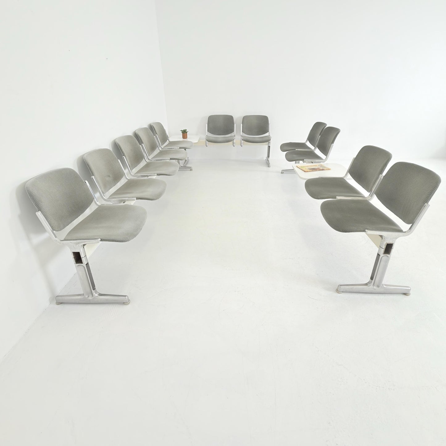 Rare Mid century Giancarlo Piretti Axis 3000 4-Seater Bench with Central Table for Anonima Castelli, Italy, 1970s