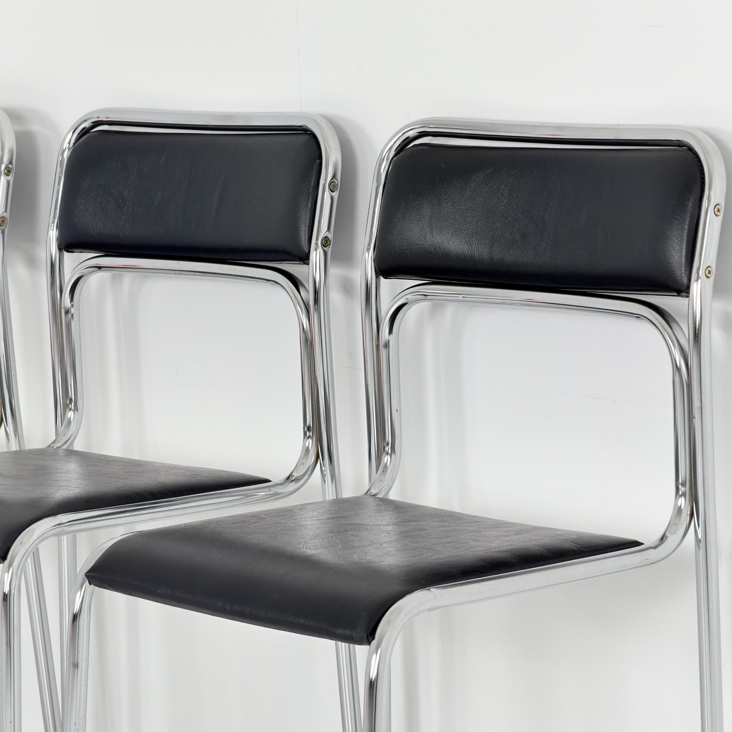 Set of 4 Mid Century Bauhaus minimalistic Tubular Chairs | Black Faux Leather | Minimalist Stackable Chair | 1980s Italy