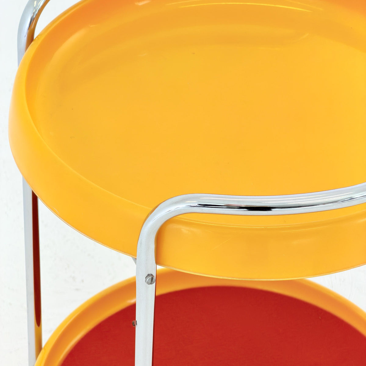 Mid century Spaceage Plastic and Metal Chrome Round Italian Bar Cart, 1980s
