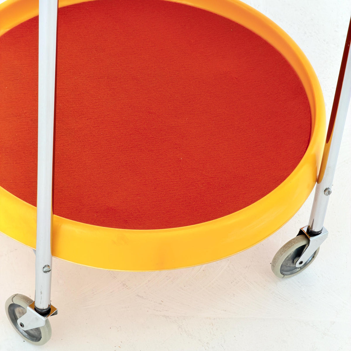 Mid century Spaceage Plastic and Metal Chrome Round Italian Bar Cart, 1980s