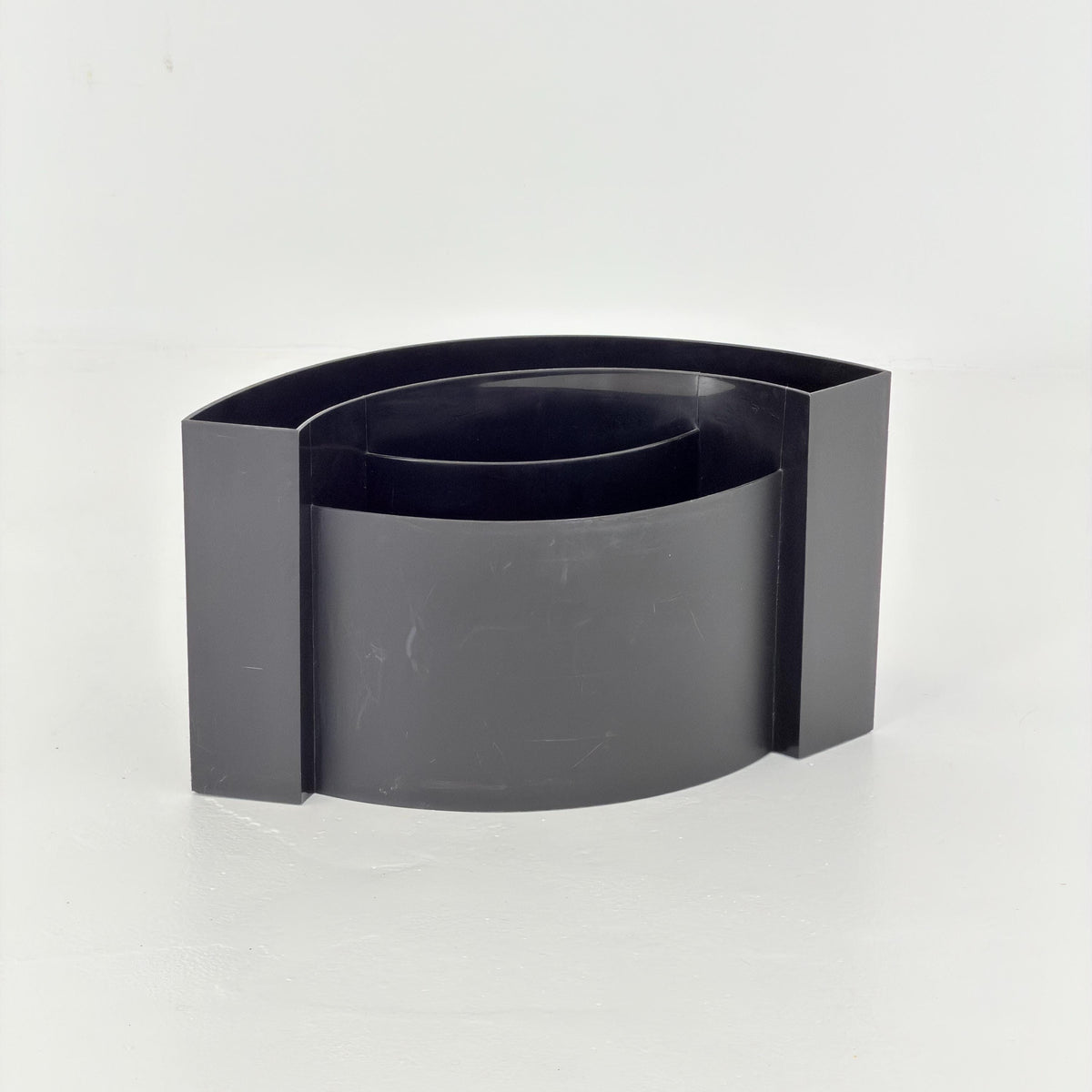 Mid Century Space Age Wave Magazine Rack by Maier Aichen for Authentics, Black, Italy, 1990s